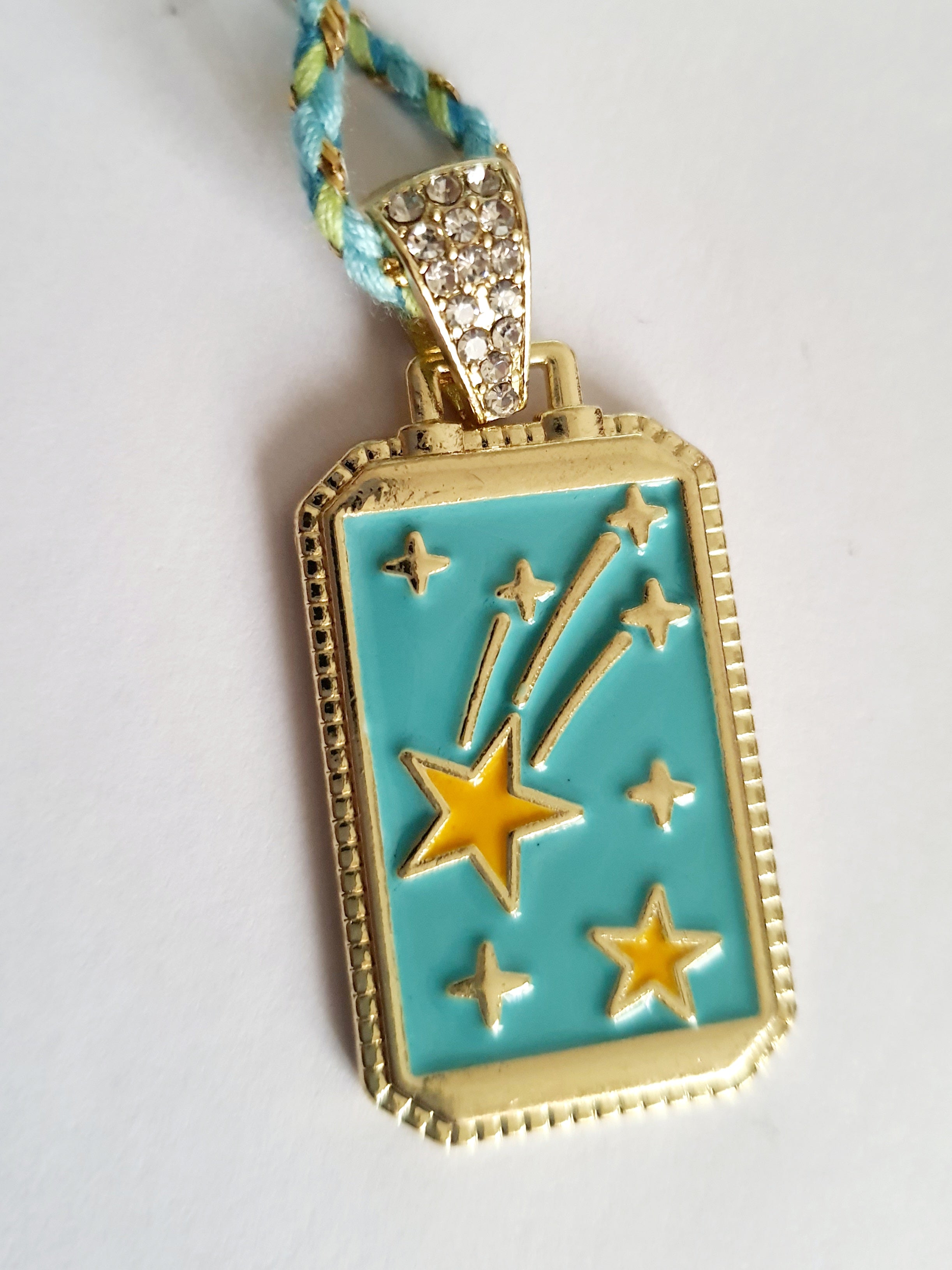 Zawieszka z turkusową emalią i spadającą gwiazdą na kolorowym sznurku, witch vintage, stal nierdzewa, regulowany. rougebizu