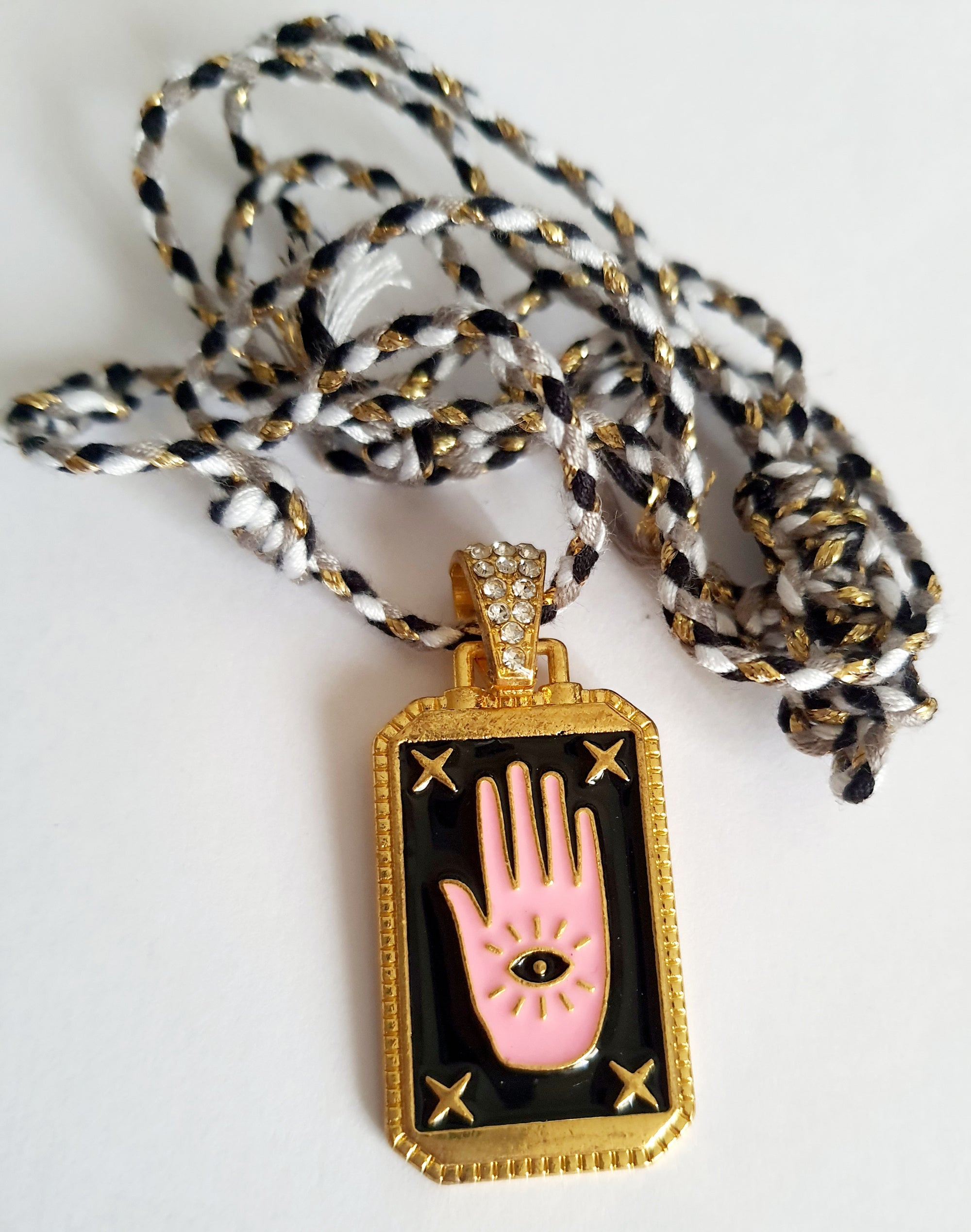 Złoty Naszyjnik ze stali nierdzewnej z zawieszką w kształcie dłoni z okiem proroka. Mistyczny znak ochronny.  Łańcuszek regulowany, hipisowka stylistyka, witchy vibes. Rougebizu

