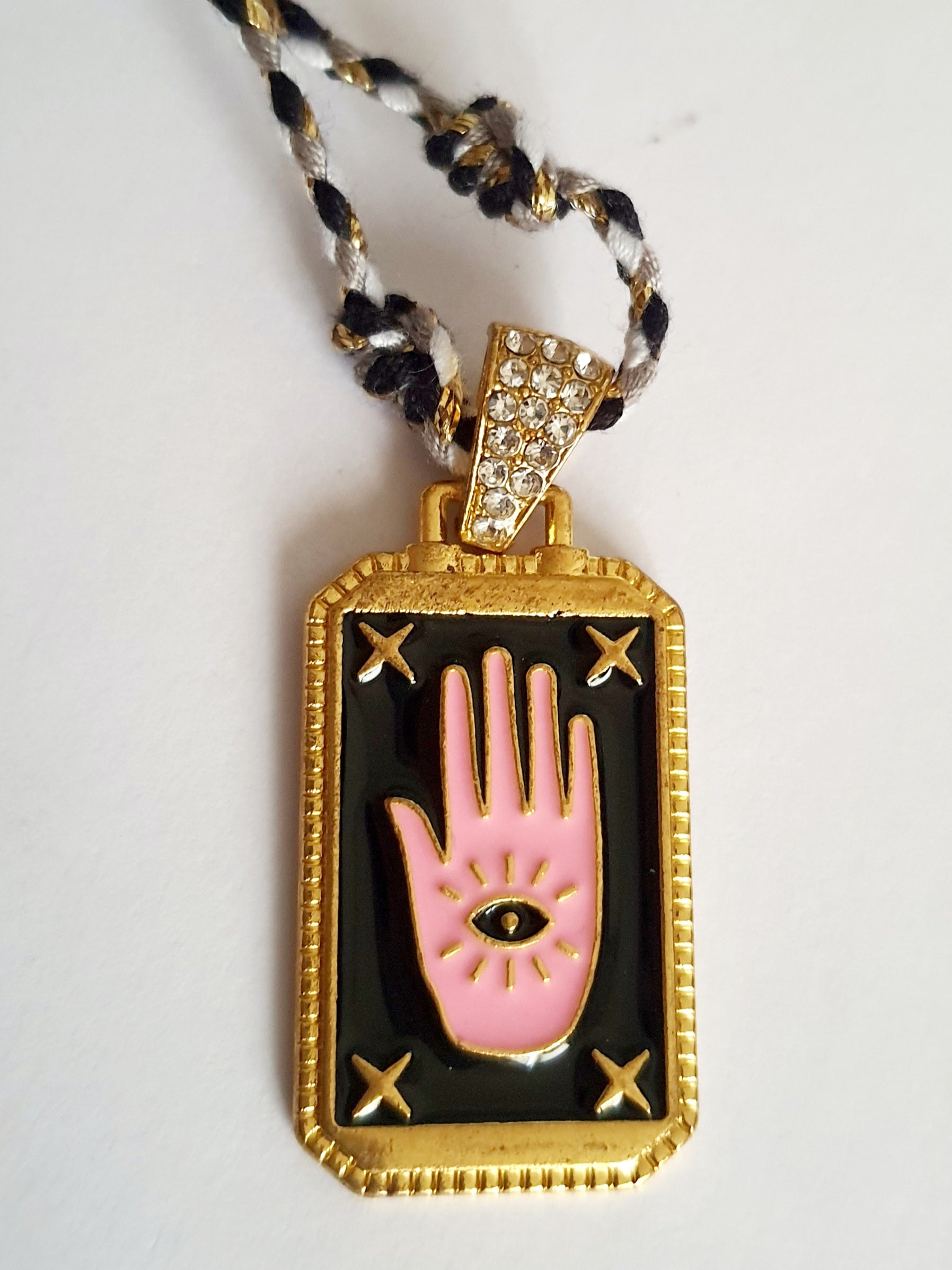 Złoty Naszyjnik ze stali nierdzewnej z zawieszką w kształcie dłoni z okiem proroka. Mistyczny znak ochronny.  Łańcuszek regulowany, hipisowka stylistyka, witchy vibes. Rougebizu

