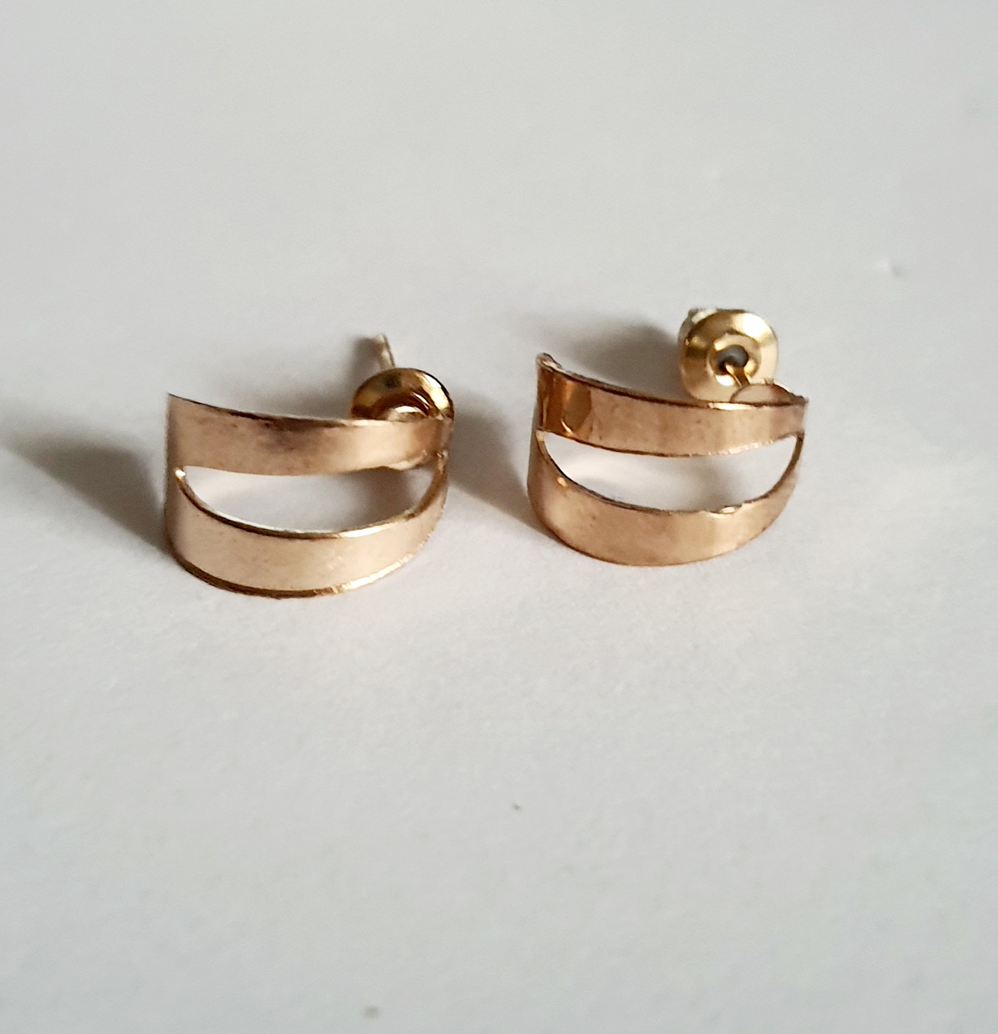 Kolczyki 1 cm – eleganckie, złote