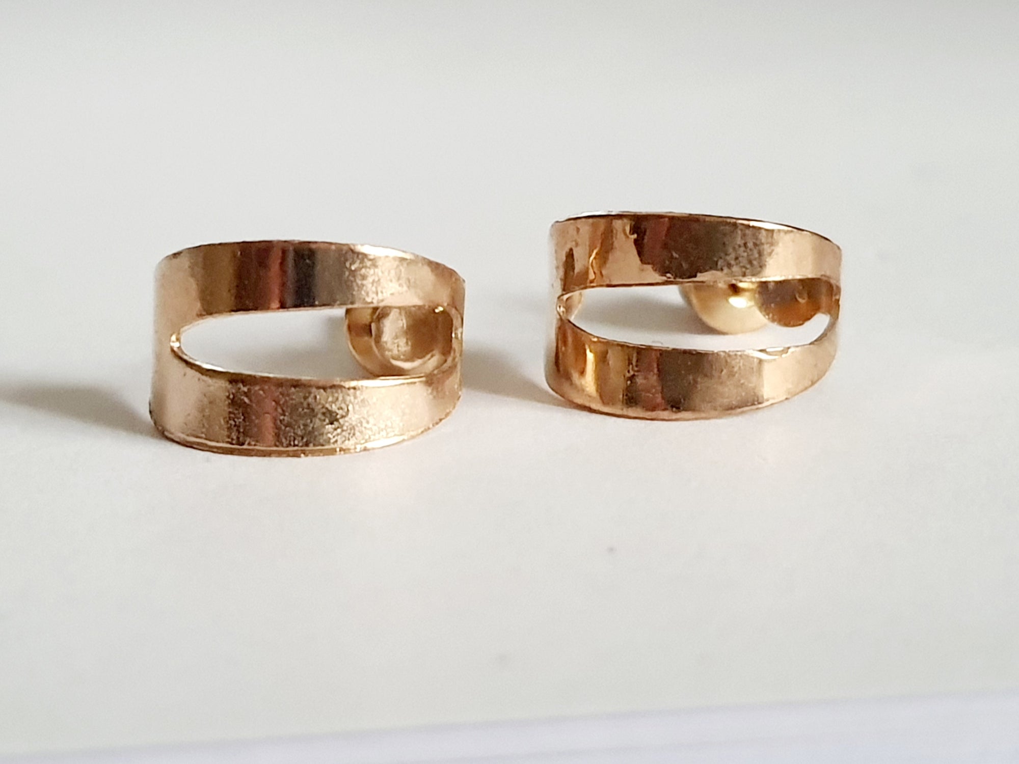 Kolczyki 1 cm – eleganckie, złote