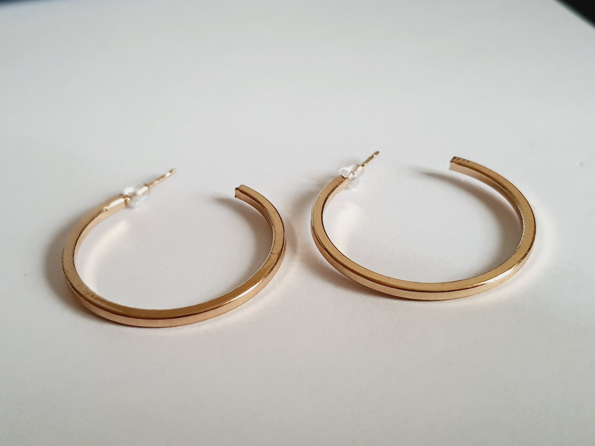 Minimalistyczne złote kolczyki – płaskie koła, klasyczny design

 3cm