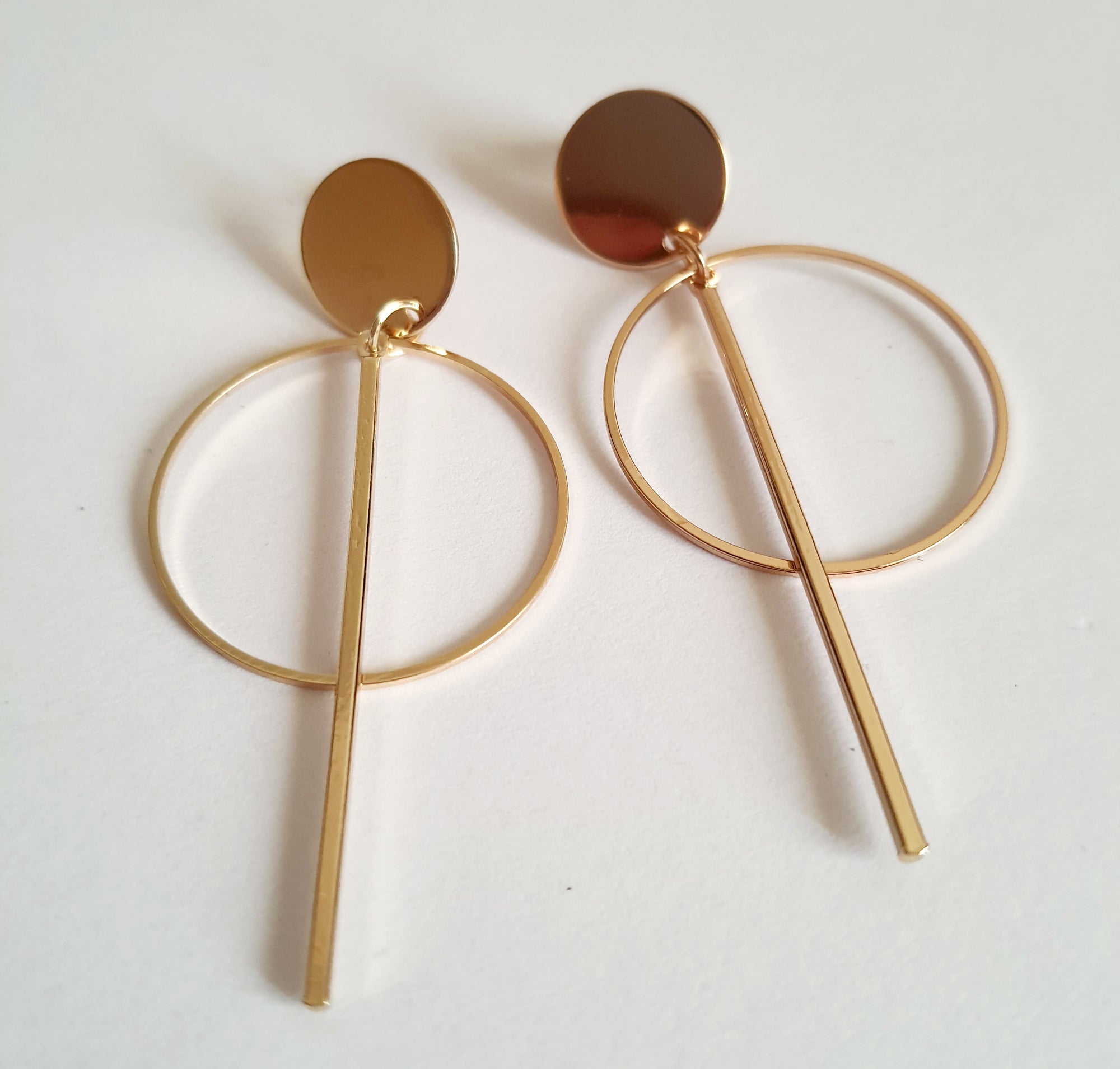 Geometryczne kolczyki z okrągłym elementem, stal nierdzewna- 4cm, geometryczna forma. rougebizu