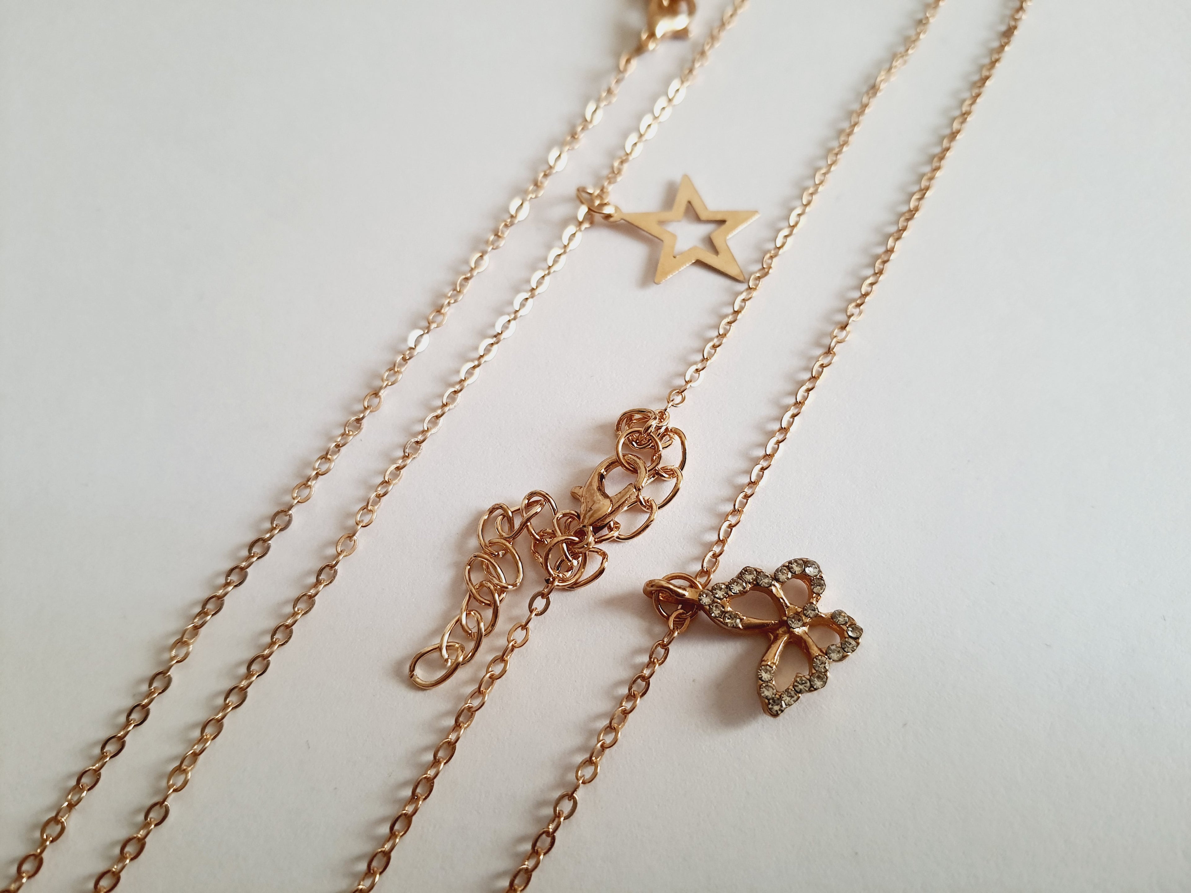 Złoty zestaw dwóch łańcuszków z zawieszką gwiazdki i motylka, biżuteria z regulacją | RougeBizu

