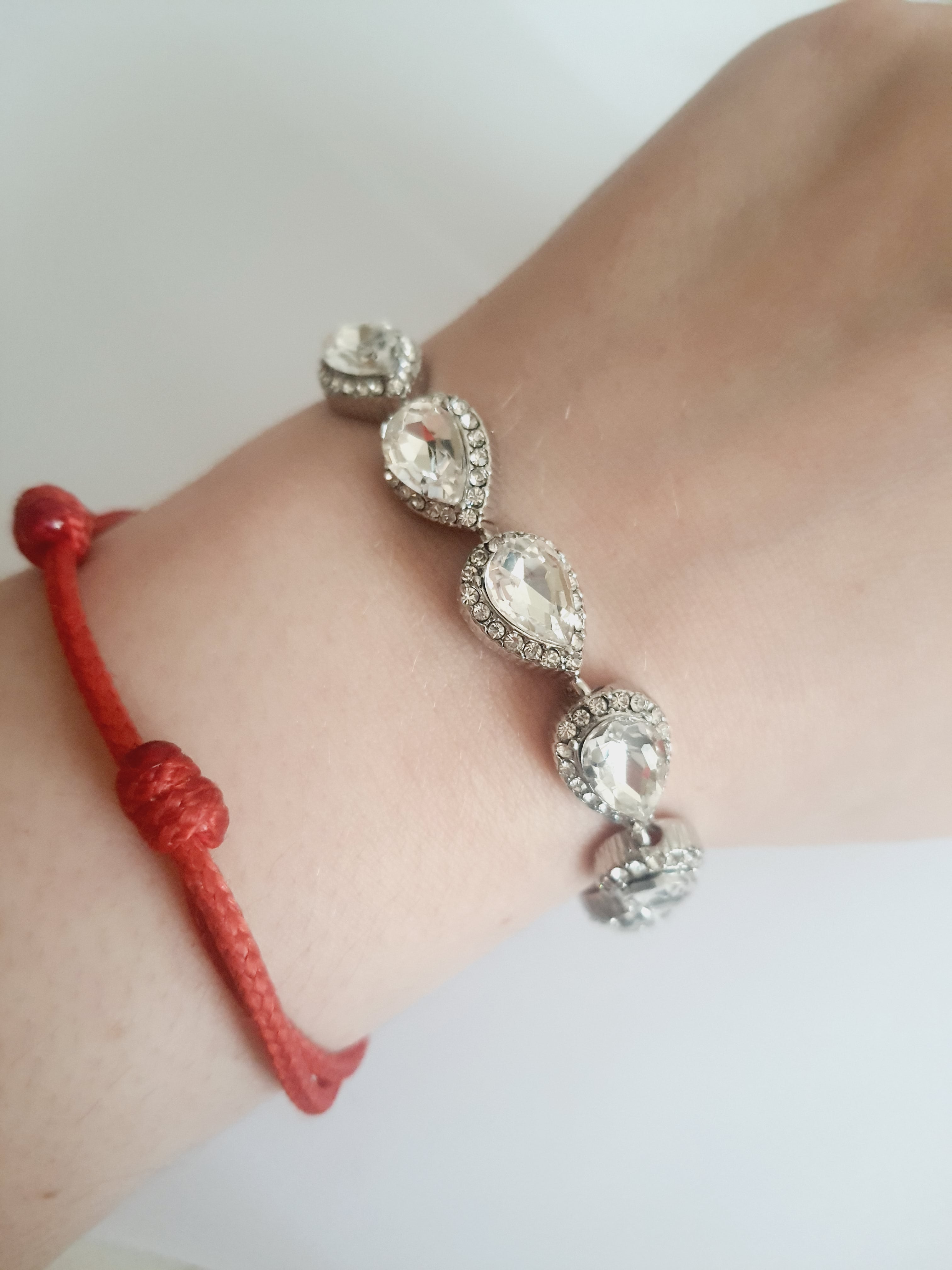 Srebrna bransoletka z dużymi kryształami w kształcie łezki, stal chirurgiczna, stal nierdzewna. rougebizu