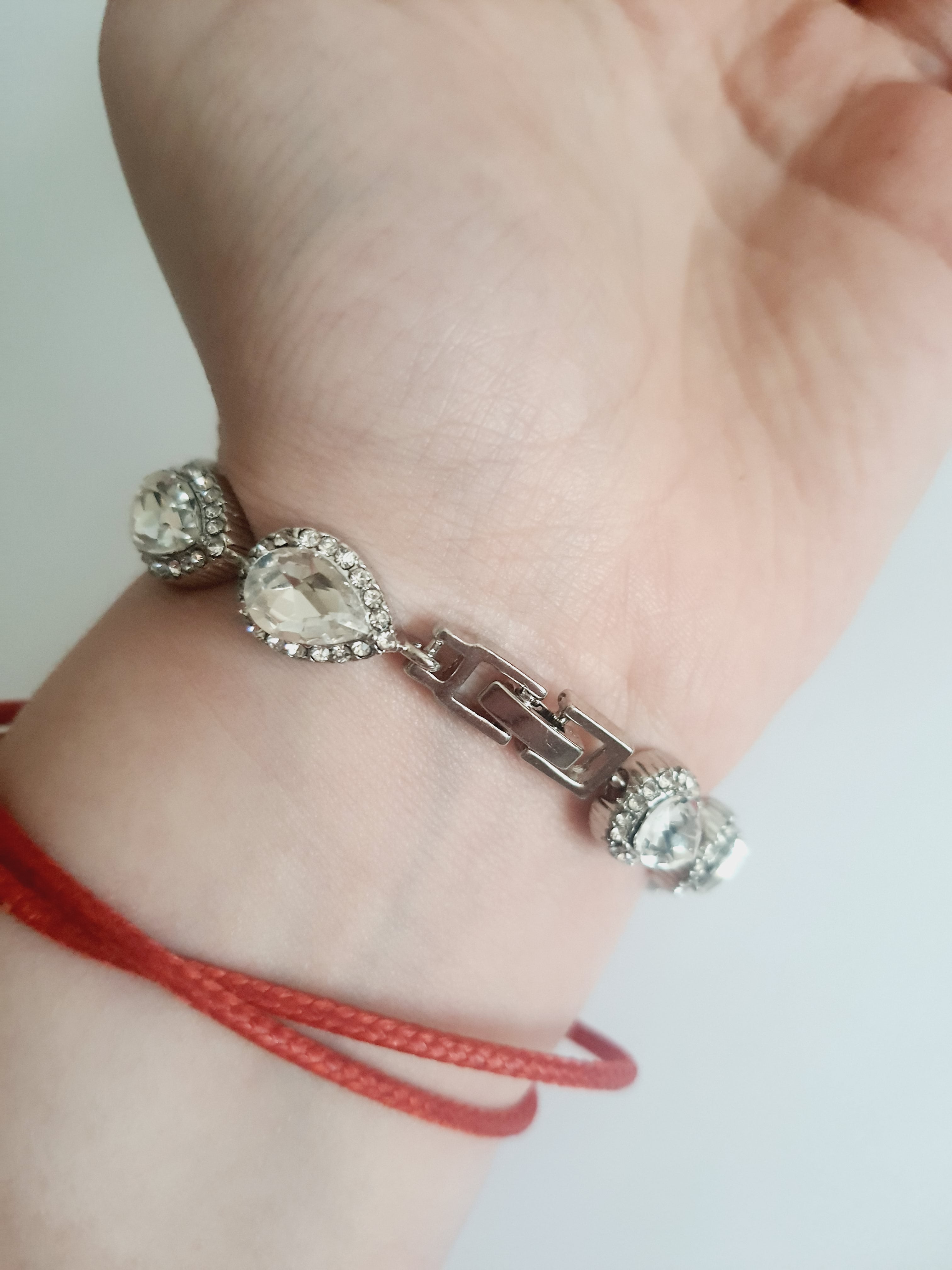 Srebrna bransoletka z dużymi kryształami w kształcie łezki, stal chirurgiczna, stal nierdzewna. rougebizu