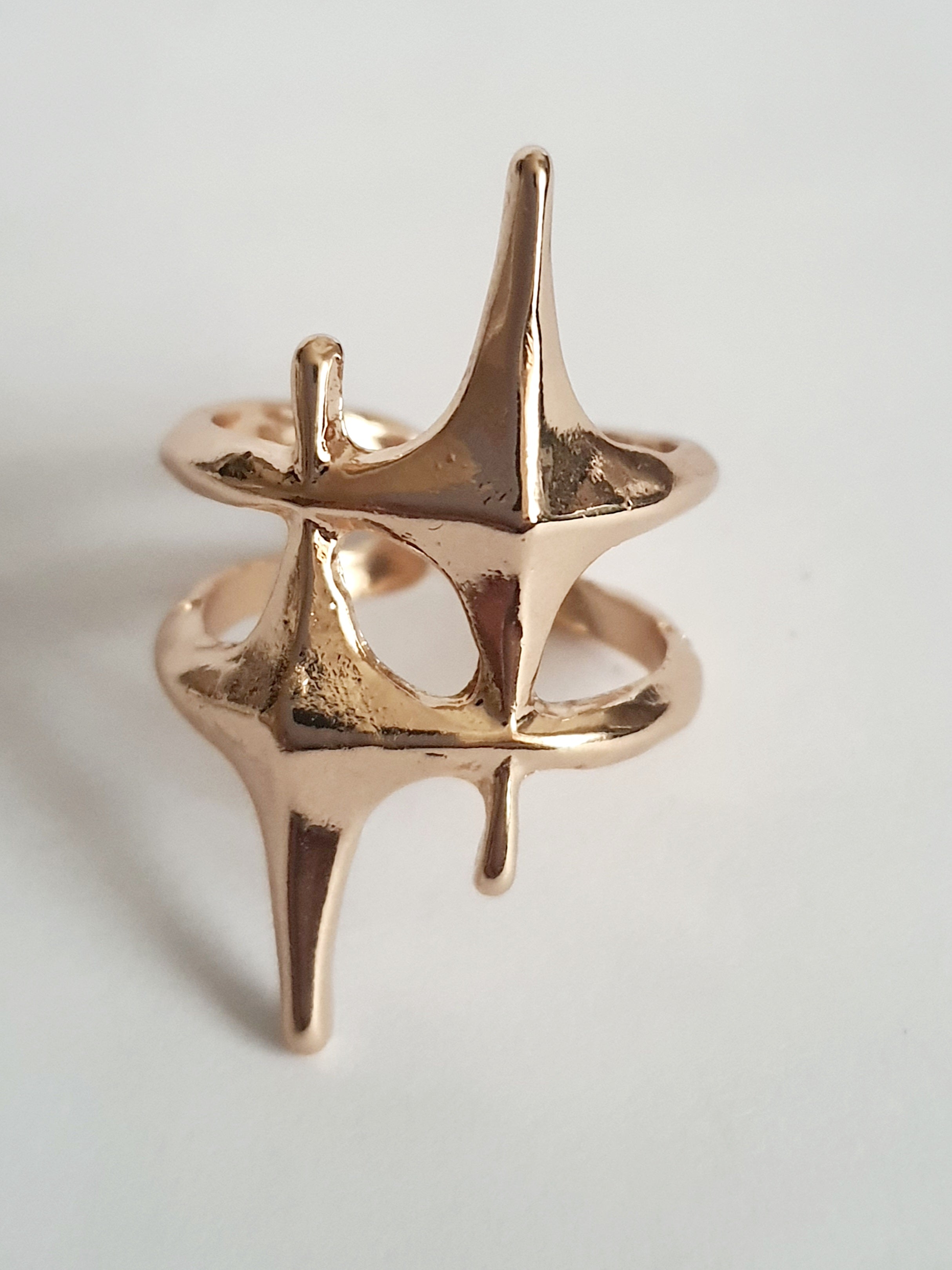 Złoty pierścionek futurystyczny ze stali nierdzewnej 17 mm ROUGEBIZU