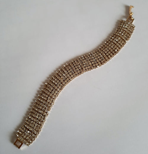 Szeroka bransoletka glamour ze stali nierdzewnej, złocona, w całości wysadzana rzędami cyrkonii, długość 19 cm, RougeBizu.