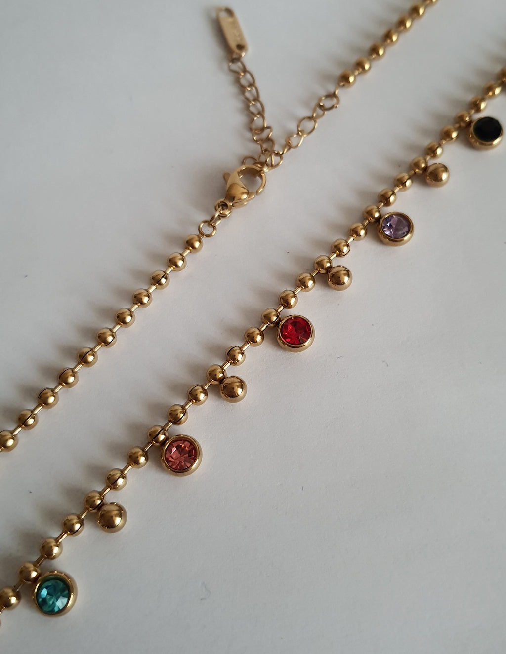 Naszyjnik Złoty z Kolorowymi Kryształkami – subtelny blask