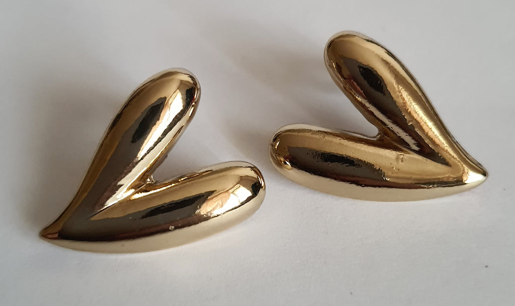 Kolczyki złote 2 cm w kształcie serc, stal nierdzewna, minimalistyczna i elegancka biżuteria, Rouge Bizu. #bizuteria #biżuteriapozłacana #stalnierdzewna #stalchirurgiczna #platerowane18k #wodoodporne #hipoalergiczne #retro #vintage #rougebizu