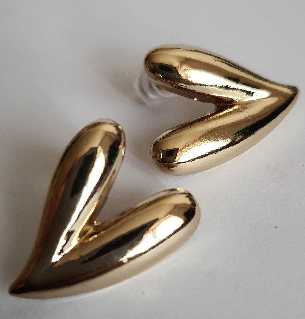 Kolczyki złote 2 cm w kształcie serc, stal nierdzewna, minimalistyczna i elegancka biżuteria, Rouge Bizu. #bizuteria #biżuteriapozłacana #stalnierdzewna #stalchirurgiczna #platerowane18k #wodoodporne #hipoalergiczne #retro #vintage #rougebizu