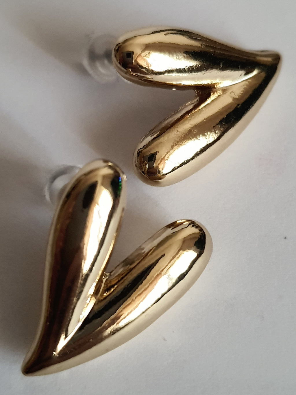 Kolczyki złote 2 cm w kształcie serc, stal nierdzewna, minimalistyczna i elegancka biżuteria, Rouge Bizu. #bizuteria #biżuteriapozłacana #stalnierdzewna #stalchirurgiczna #platerowane18k #wodoodporne #hipoalergiczne #retro #vintage #rougebizu