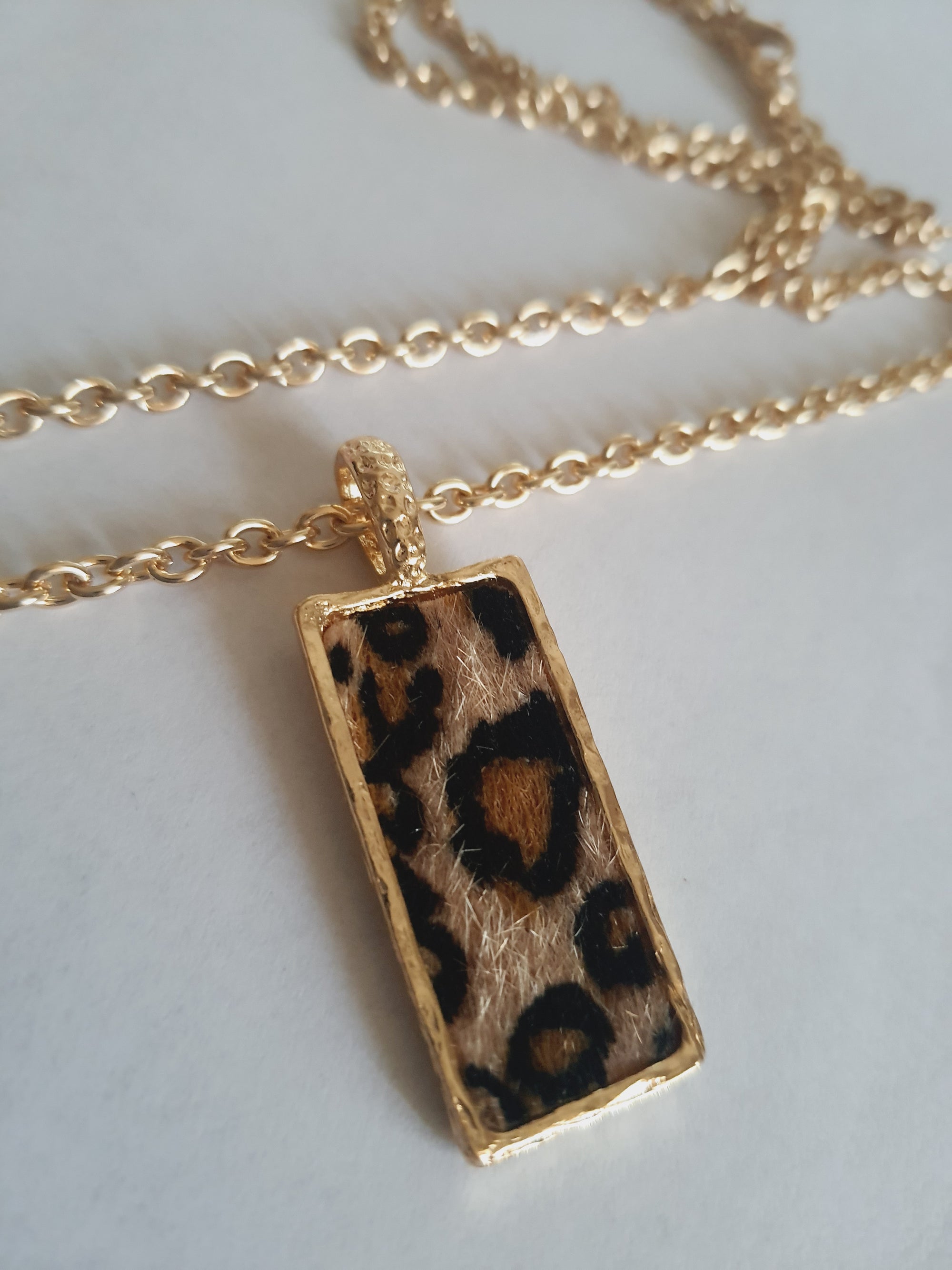Rose Cross – Gold necklace with pink crystals and a Mary medallion