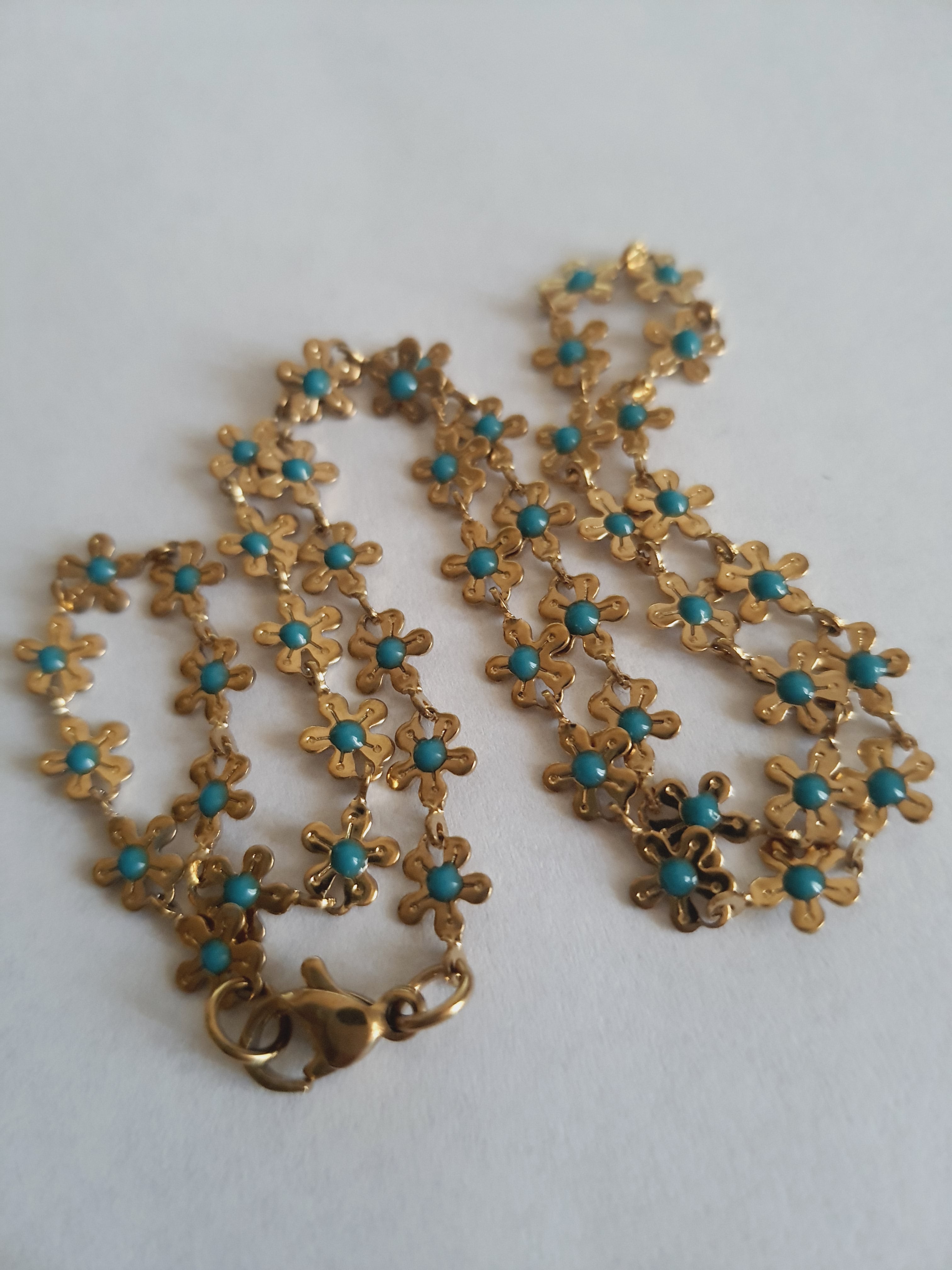 Turkusowe Niezapominajki – złoty naszyjnik ze stali chirurgicznej