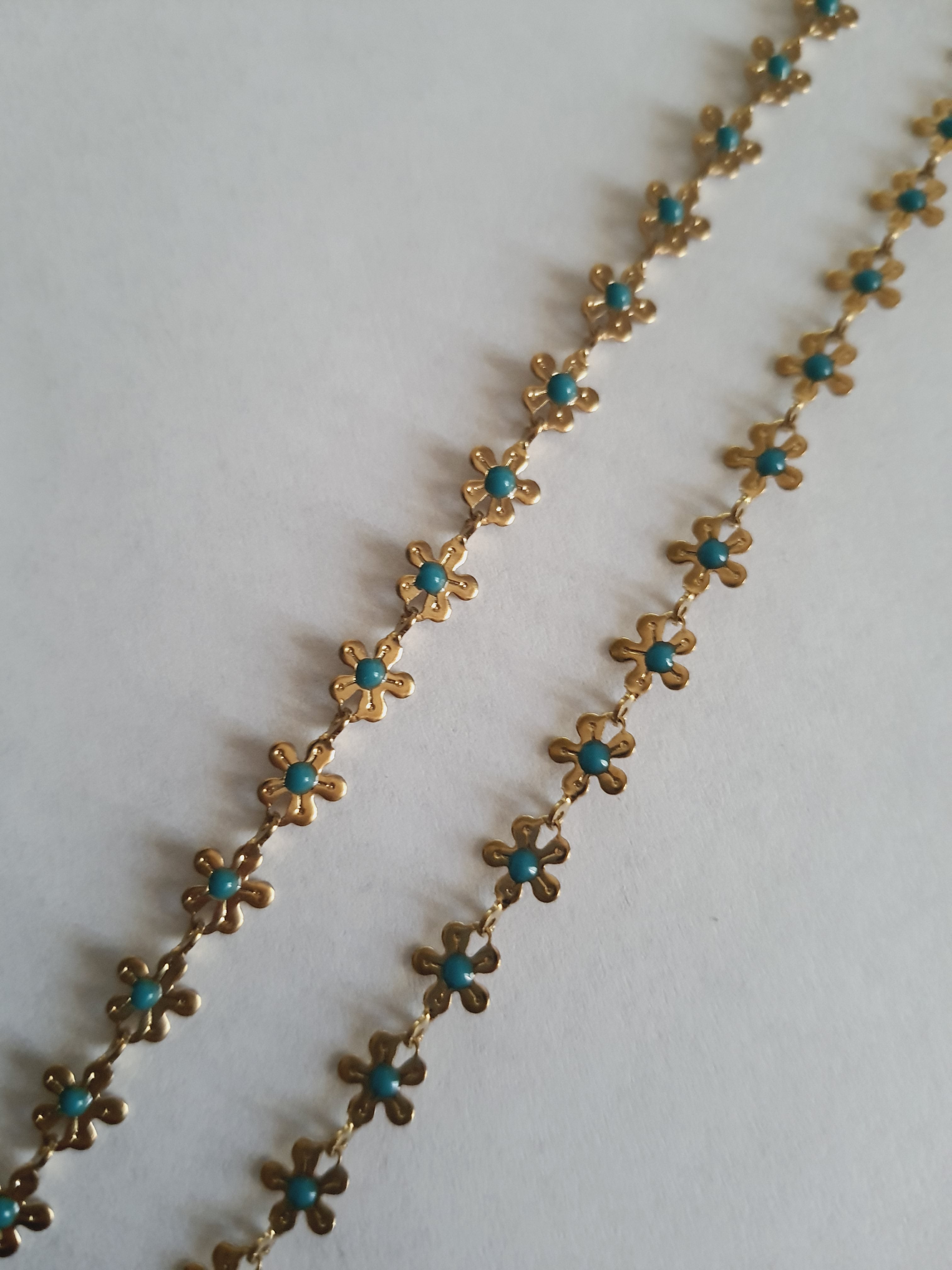 Turkusowe Niezapominajki – złoty naszyjnik ze stali chirurgicznej