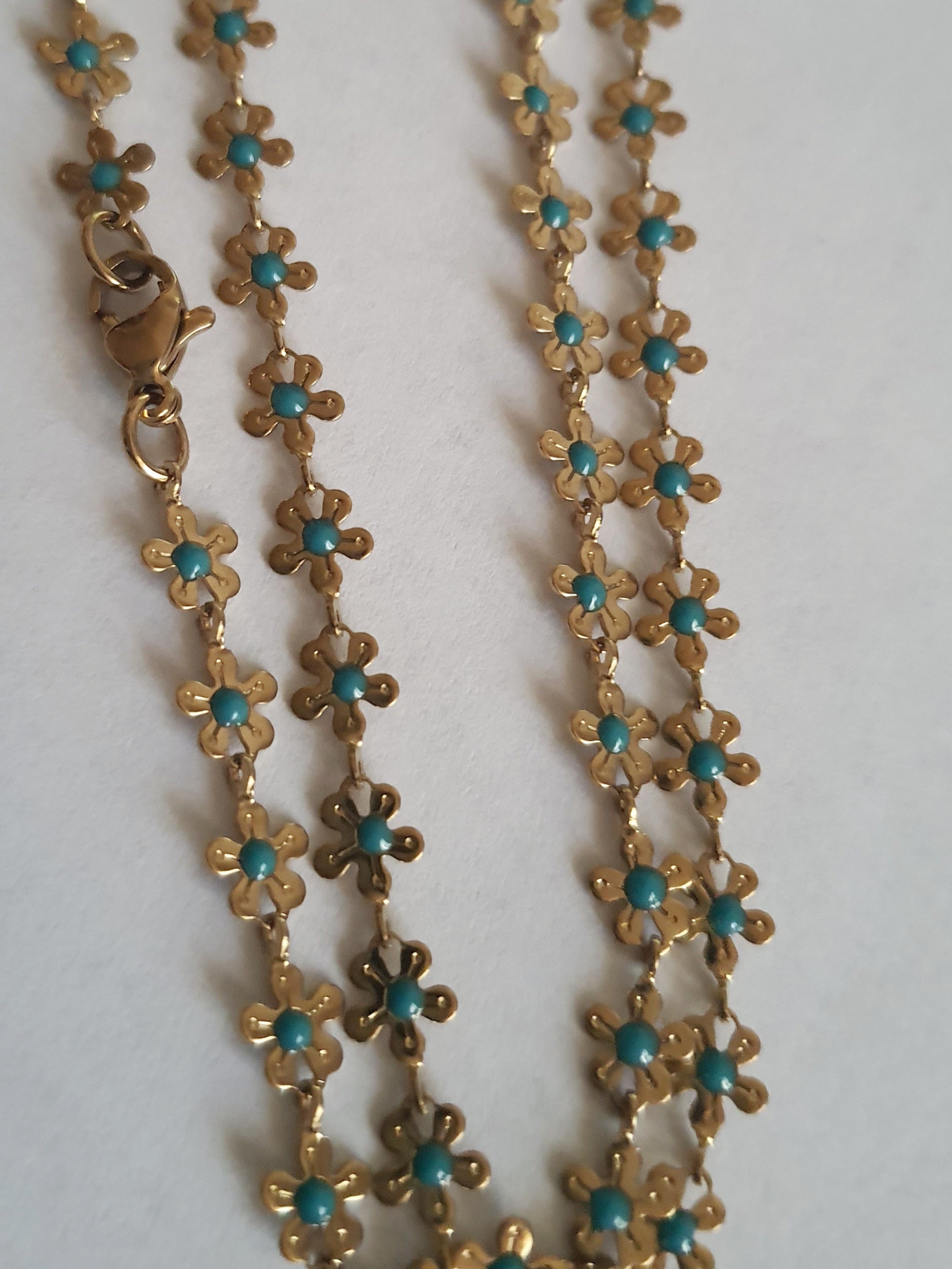 Turkusowe Niezapominajki – złoty naszyjnik ze stali chirurgicznej