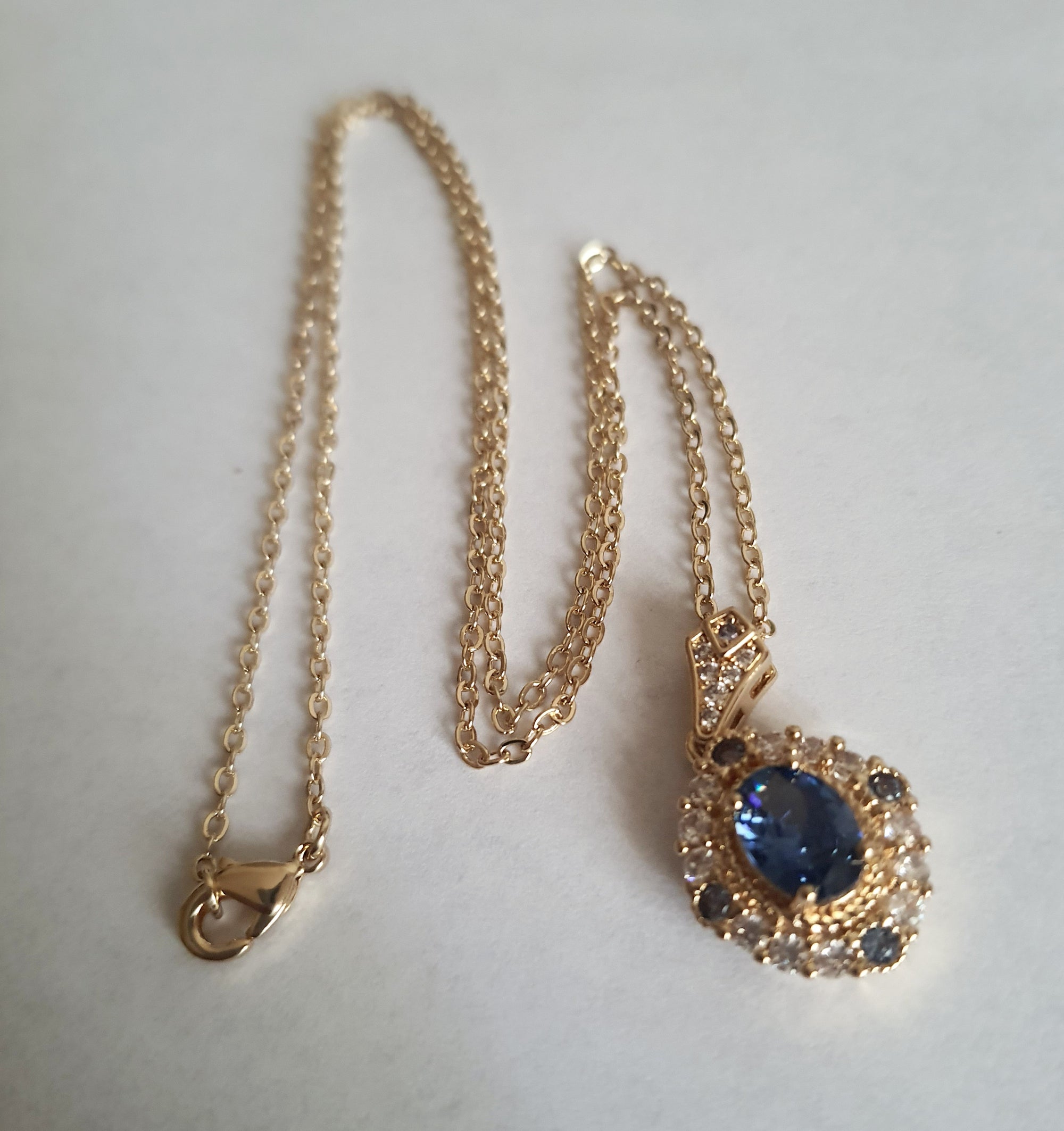 Rose Cross – Gold necklace with pink crystals and a Mary medallion
