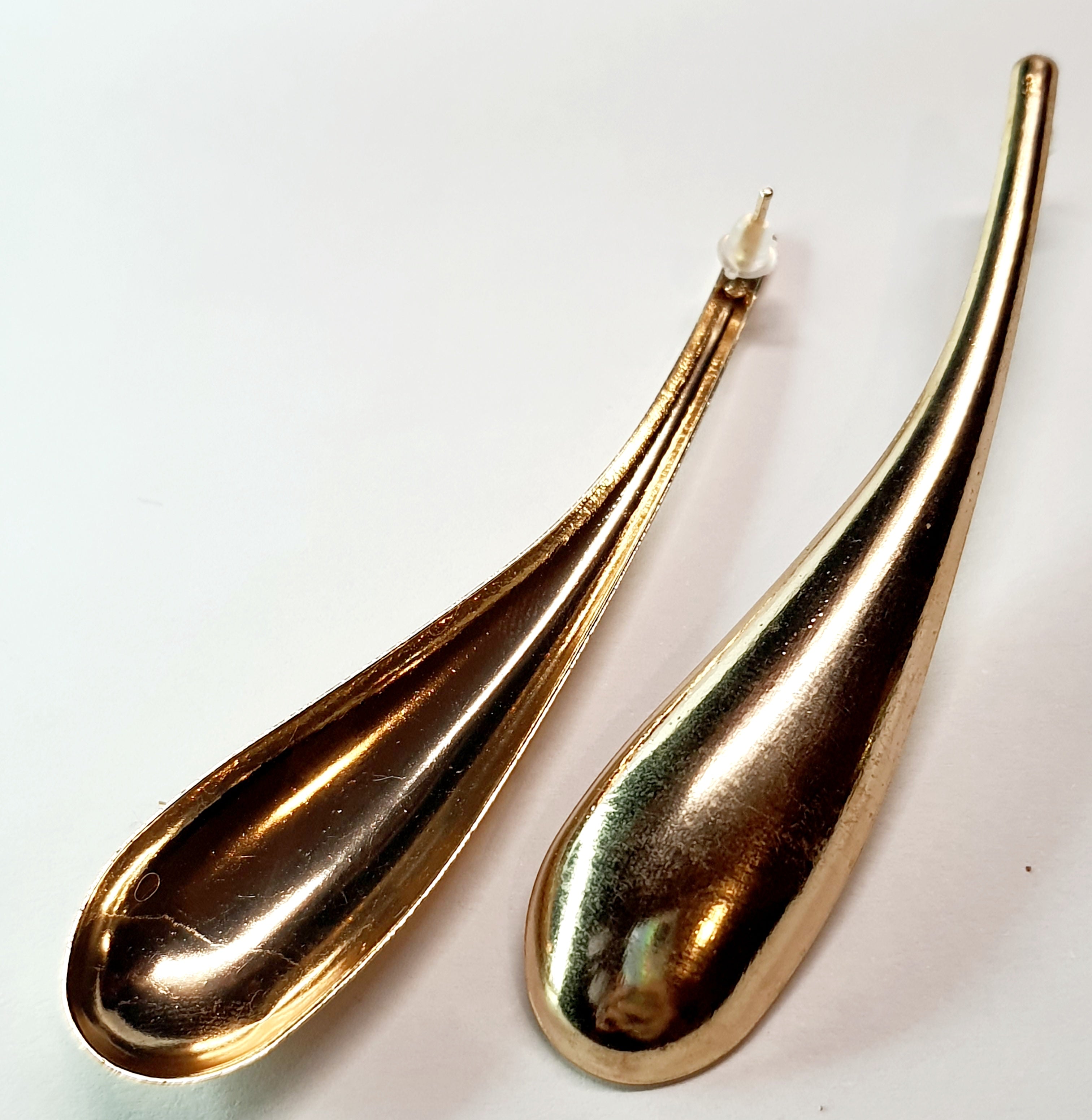 Złote kolczyki w kształcie długich kropli, długość 8 cm, stal chirurgiczna, stal nierdzewna, wodoodporne, hipoalergiczne, jakość premium, elegancki styl, Rouge Bizu.