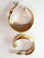 Gold twisted earrings 1.8 cm – a delicate form with character