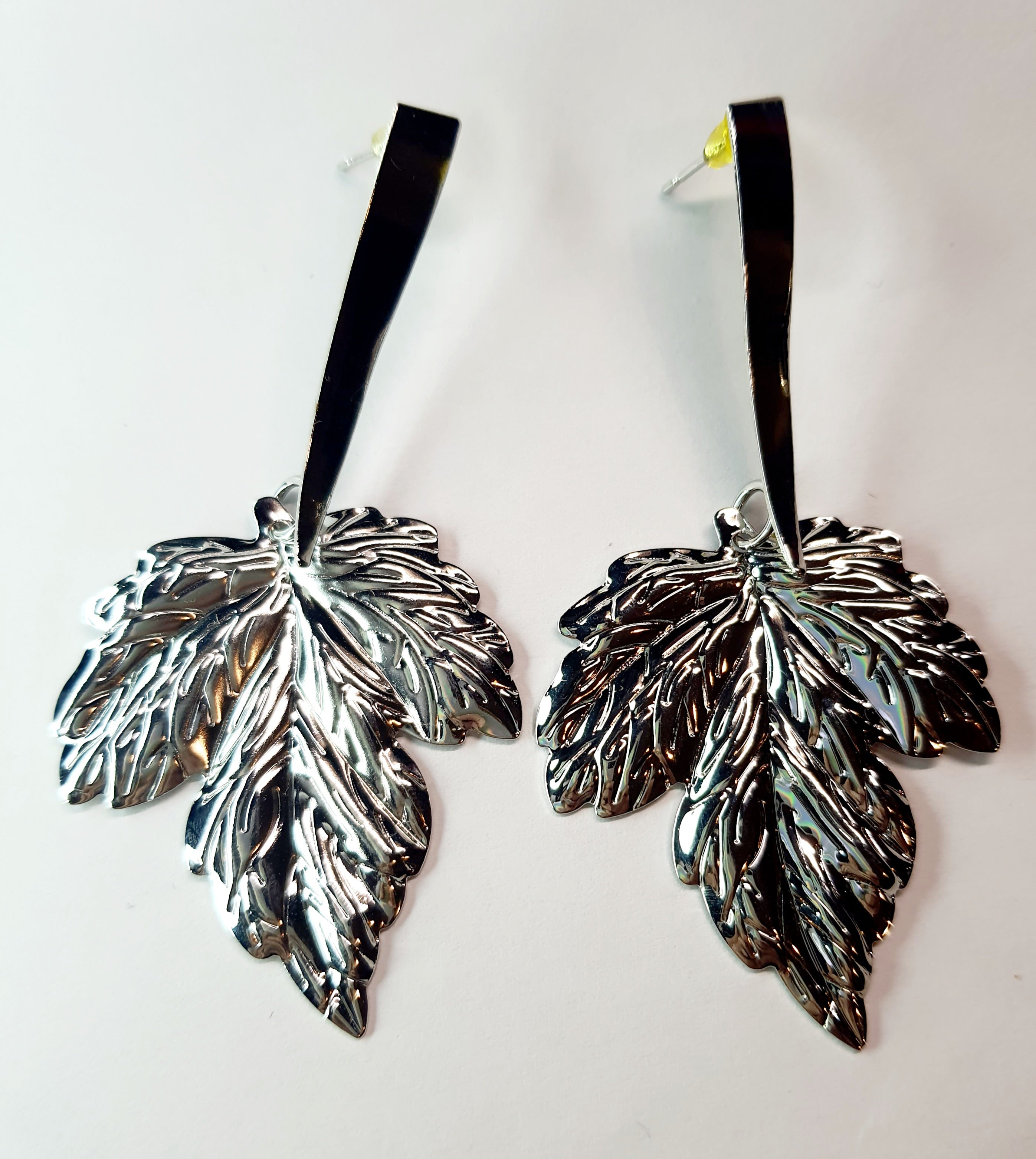 Kolczyki liście w kolorze srebrnym, długość 8 cm, stal chirurgiczna, stal nierdzewna, wodoodporne, hipoalergiczne, jakość premium, RougeBizu.