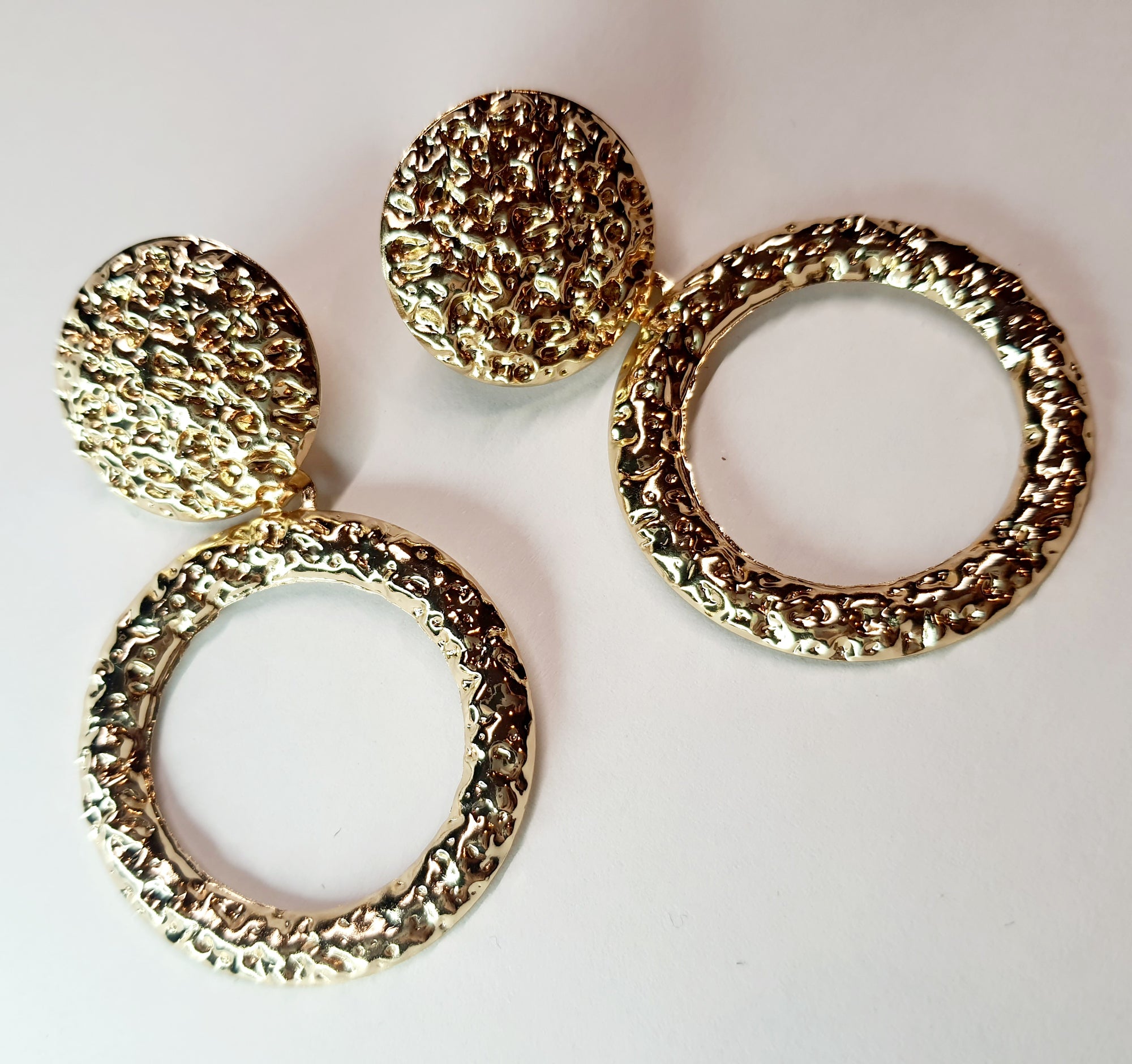 Gold twisted earrings 1.8 cm – a delicate form with character
