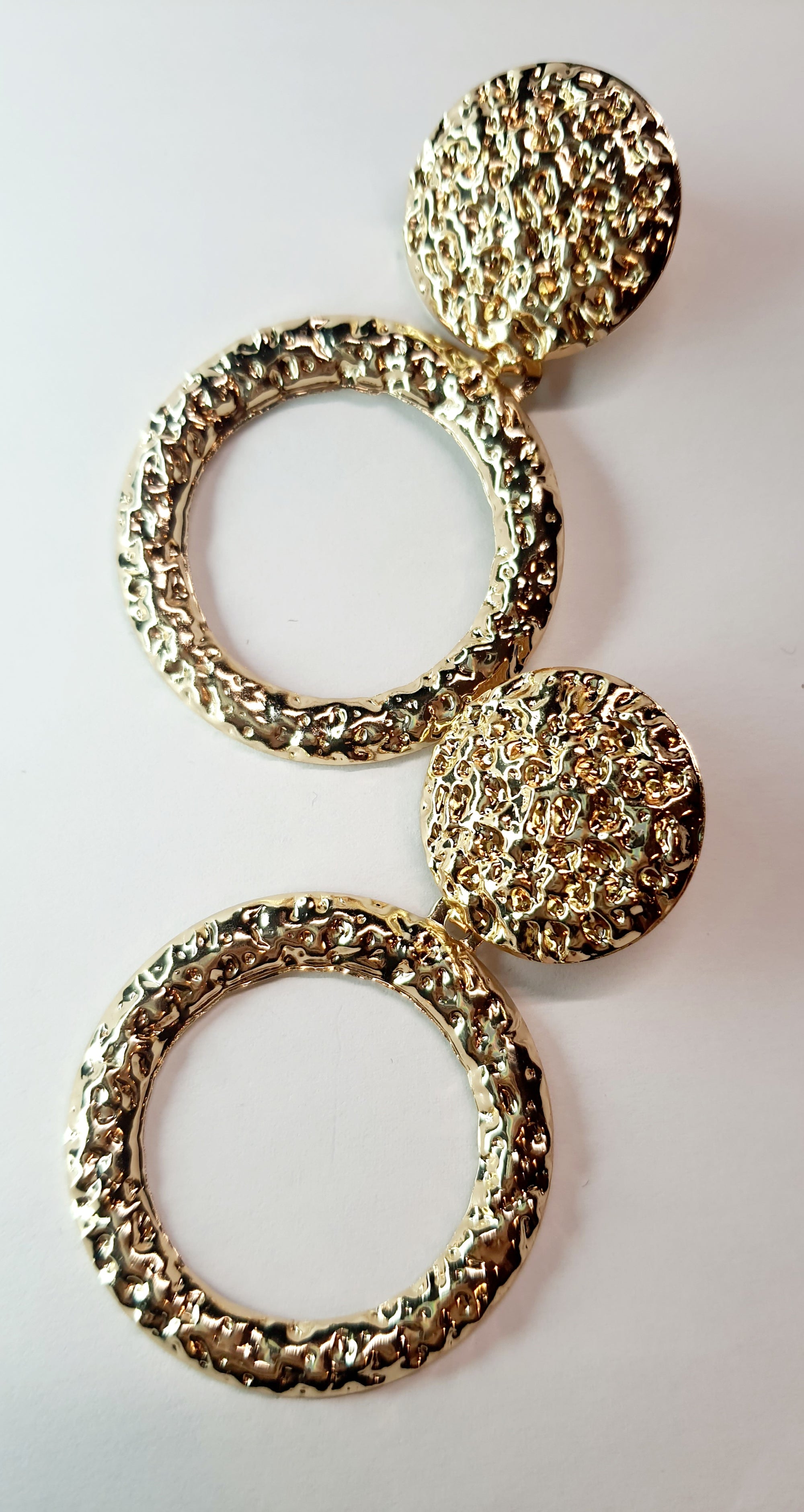 Gold twisted earrings 1.8 cm – a delicate form with character