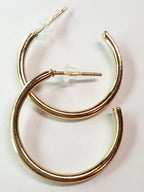 Gold twisted earrings 1.8 cm – a delicate form with character