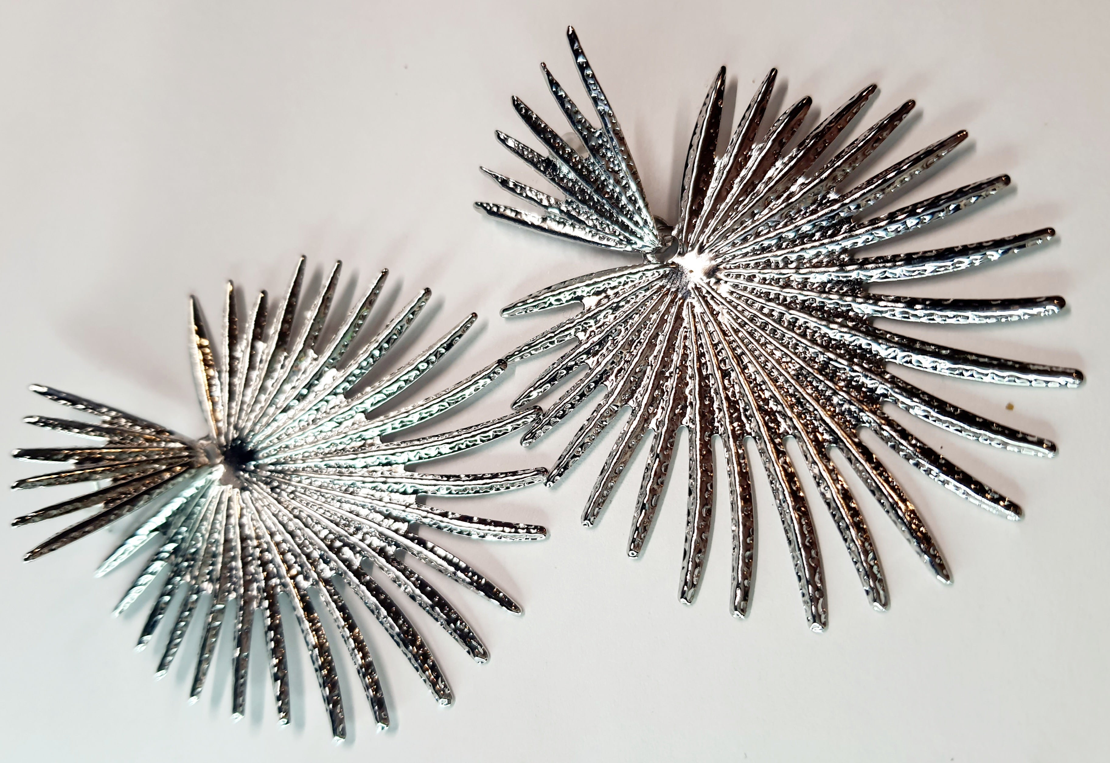 Srebrne kolczyki w kształcie promieni, długość 7 cm, stal chirurgiczna, stal nierdzewna, wodoodporne, hipoalergiczne, jakość premium, RougeBizu.