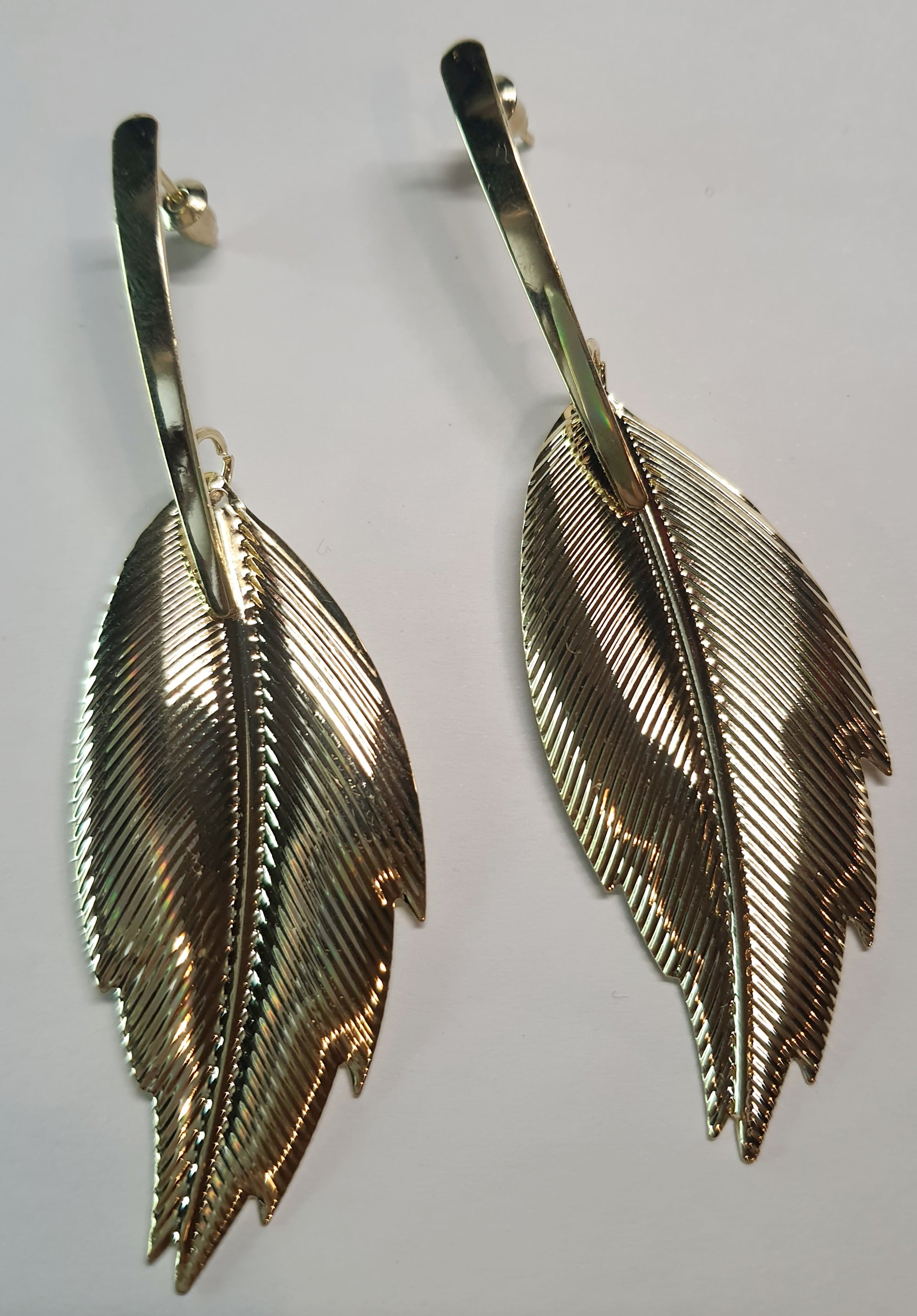 Złote kolczyki z perełkami w stylu vintage, średnica 1,5 cm, stal nierdzewna, stal chirurgiczna, hipoalergiczne, eleganckie, RougeBizu.