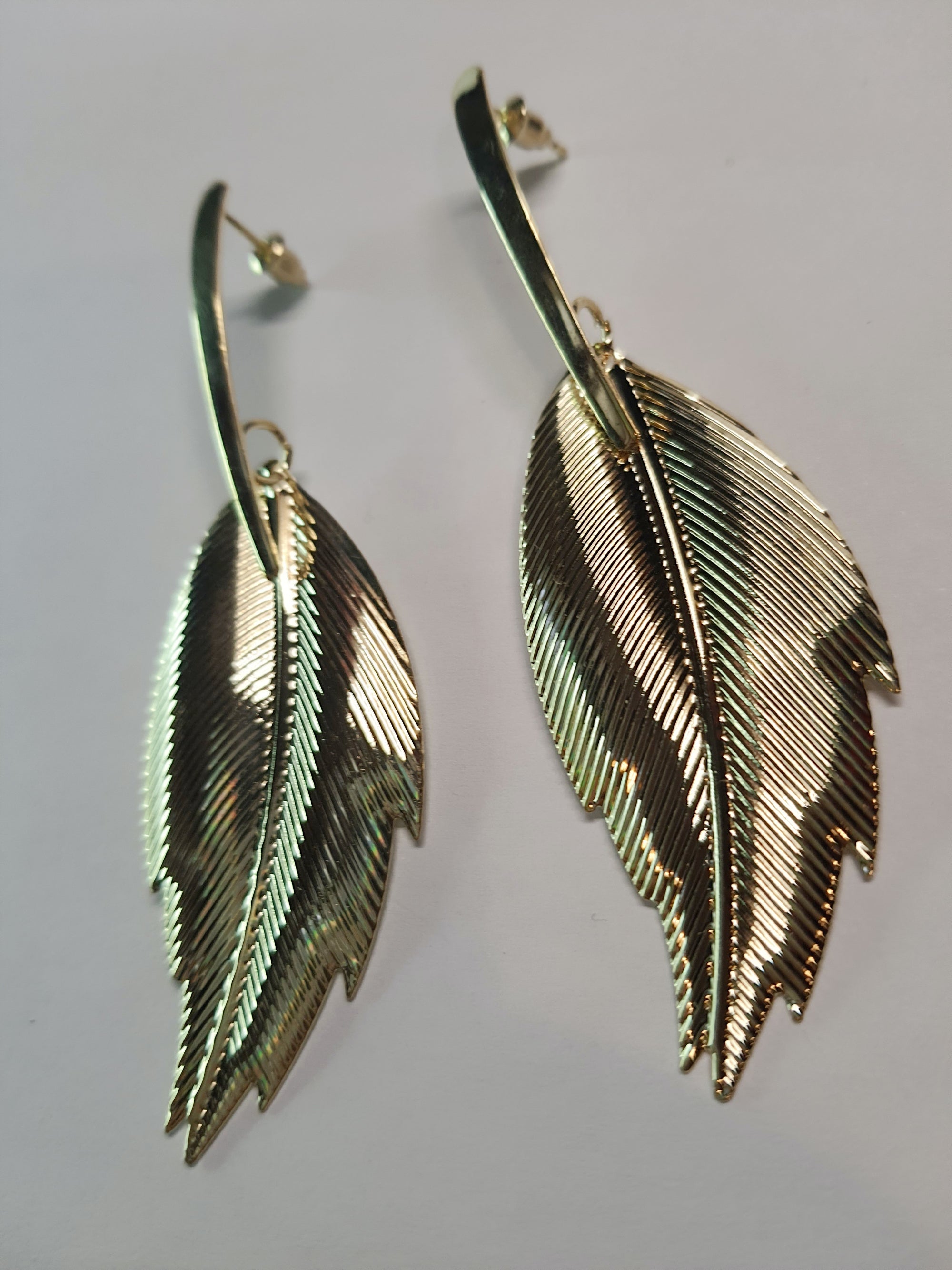 Złote kolczyki z perełkami w stylu vintage, średnica 1,5 cm, stal nierdzewna, stal chirurgiczna, hipoalergiczne, eleganckie, RougeBizu.