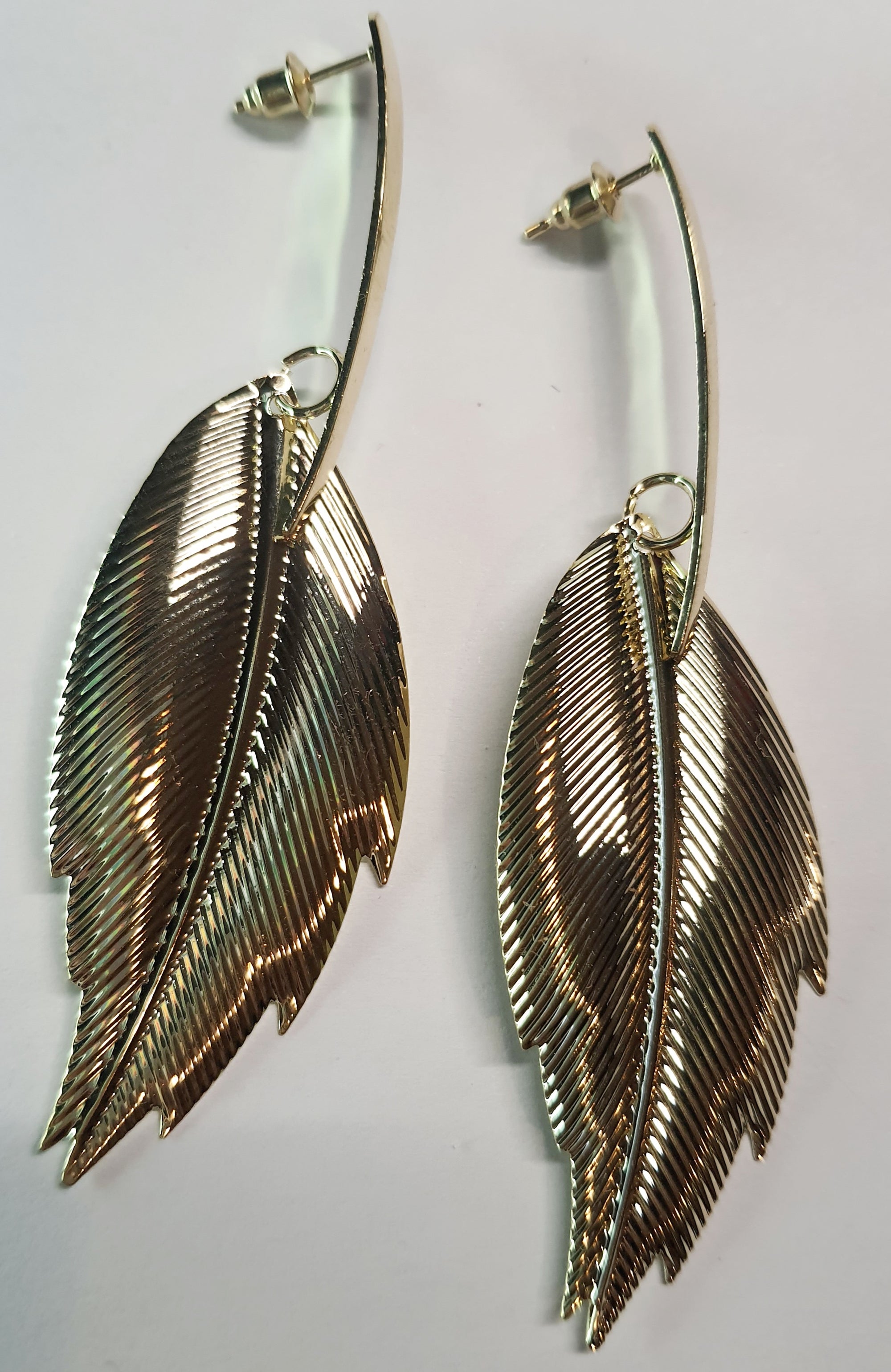 Złote kolczyki z perełkami w stylu vintage, średnica 1,5 cm, stal nierdzewna, stal chirurgiczna, hipoalergiczne, eleganckie, RougeBizu.