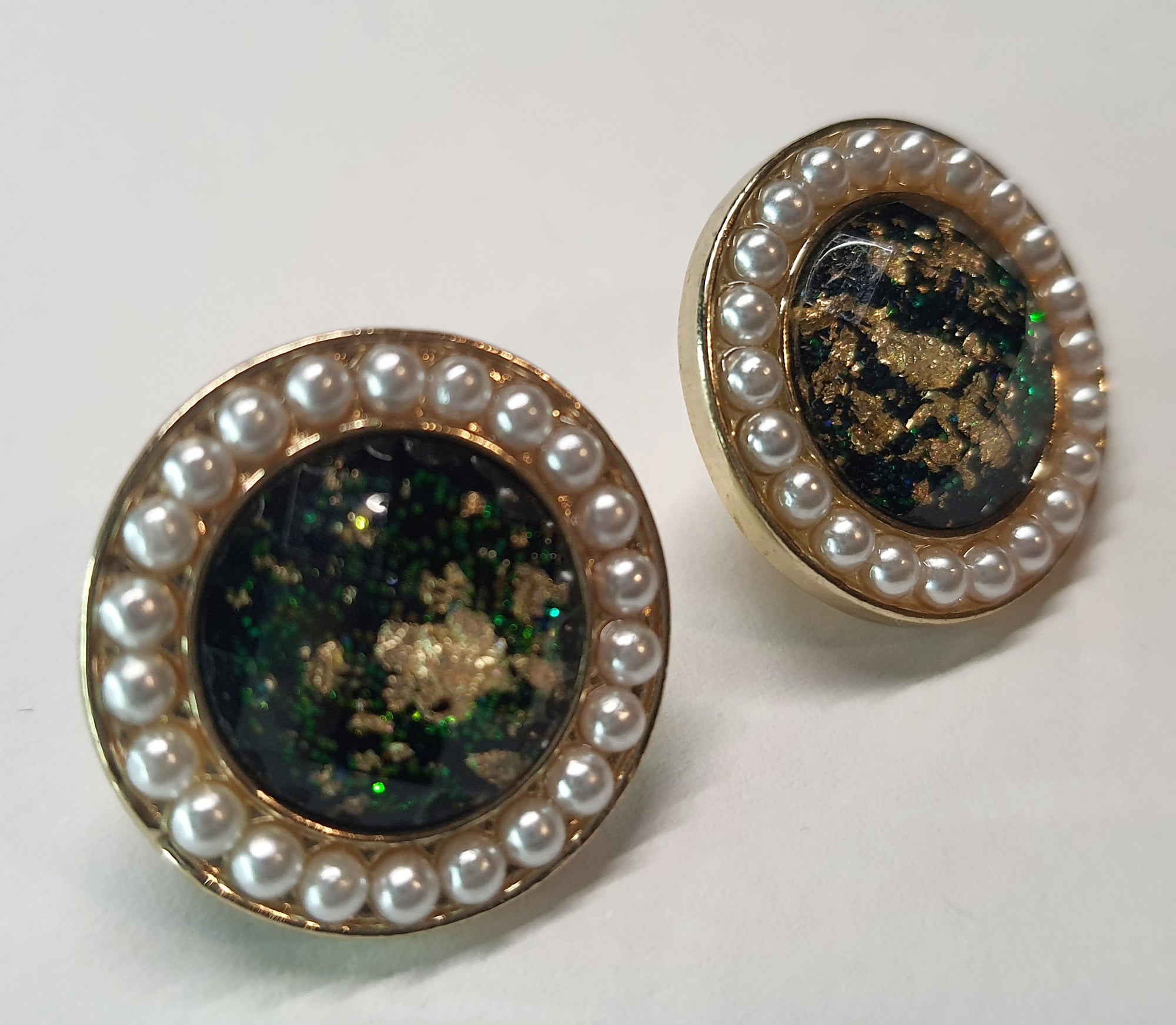 Gold twisted earrings 1.8 cm – a delicate form with character