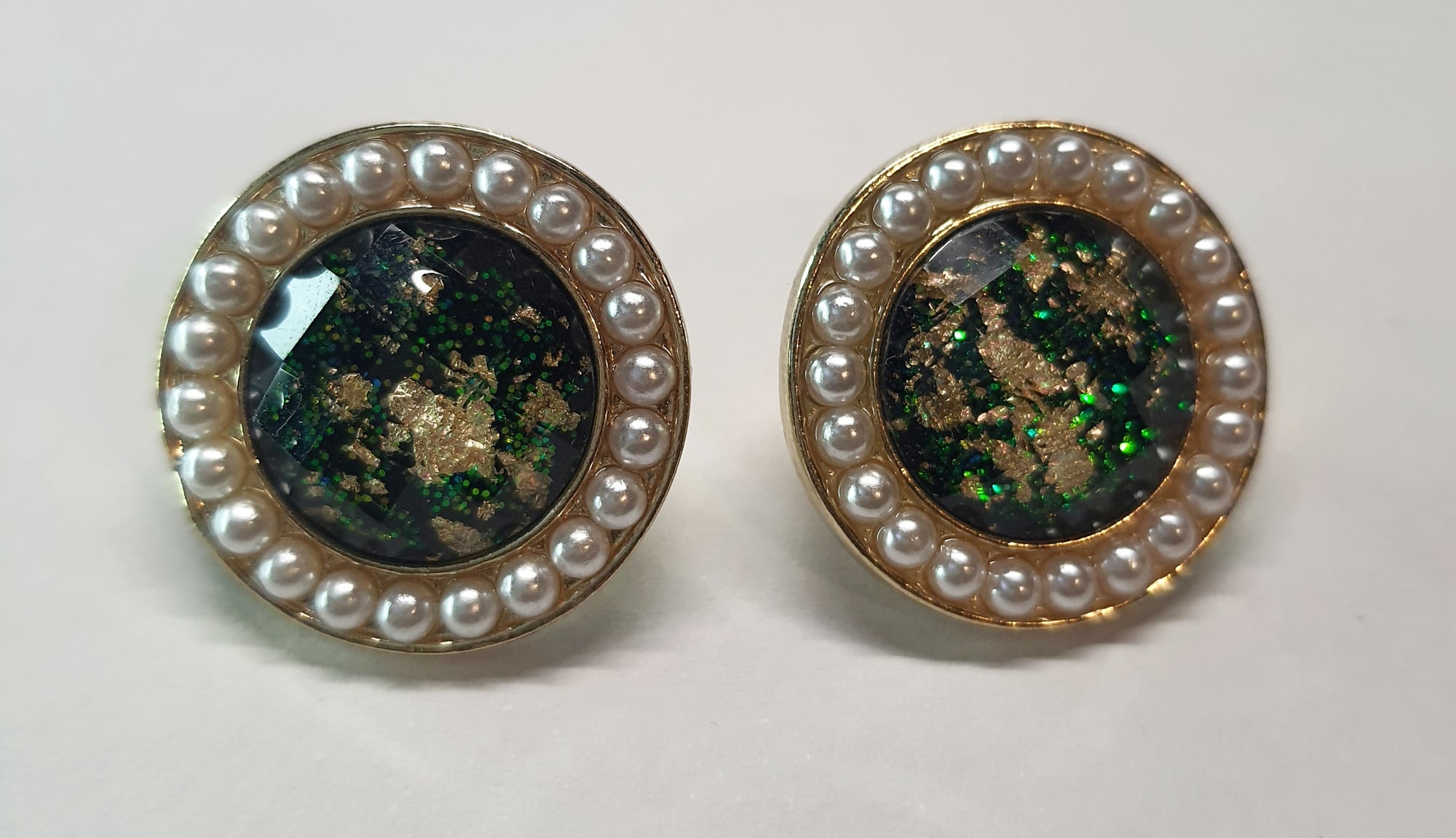 Gold twisted earrings 1.8 cm – a delicate form with character