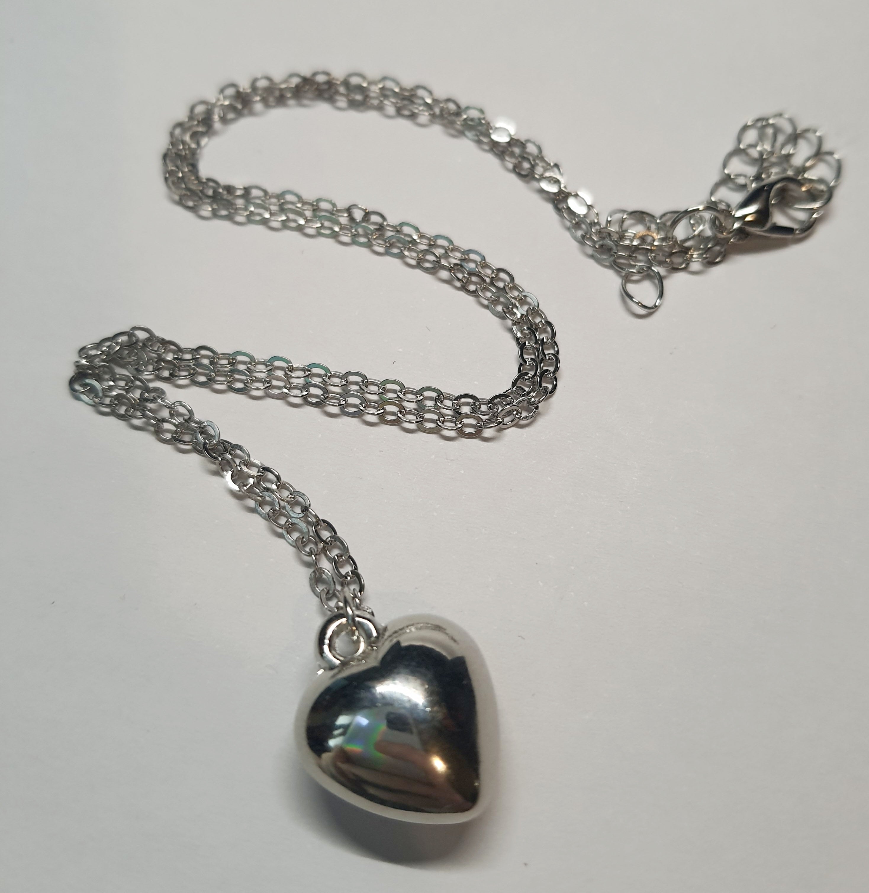 Srebrny łańcuszek klasyczny z zawieszką w kształcie serca, stal chirurgiczna, stal nierdzewna, wodoodporne, hipoalergiczne, jakość premium, długość 40–46 cm, RougeBizu.