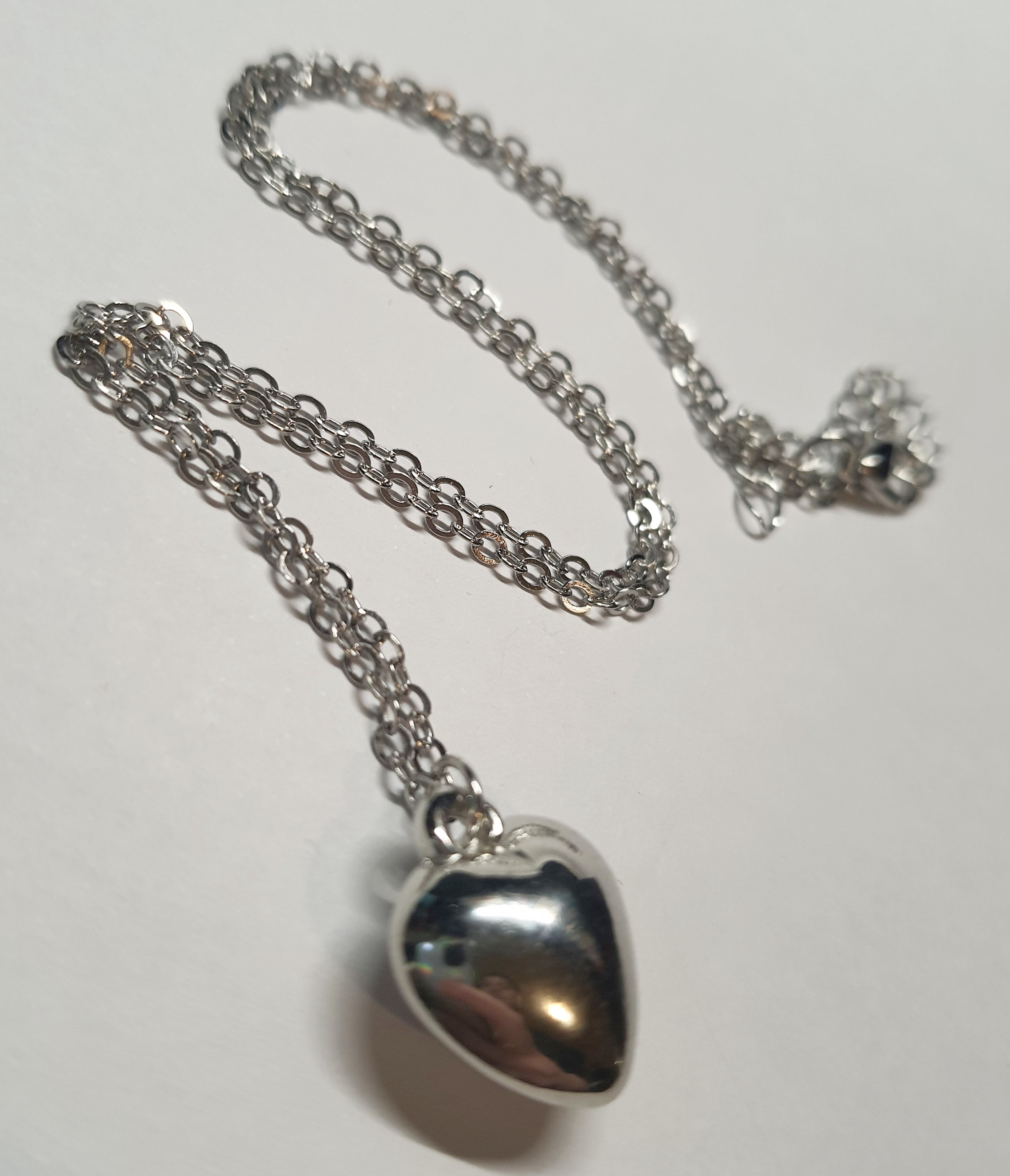 Srebrny łańcuszek klasyczny z zawieszką w kształcie serca, stal chirurgiczna, stal nierdzewna, wodoodporne, hipoalergiczne, jakość premium, długość 40–46 cm, RougeBizu.