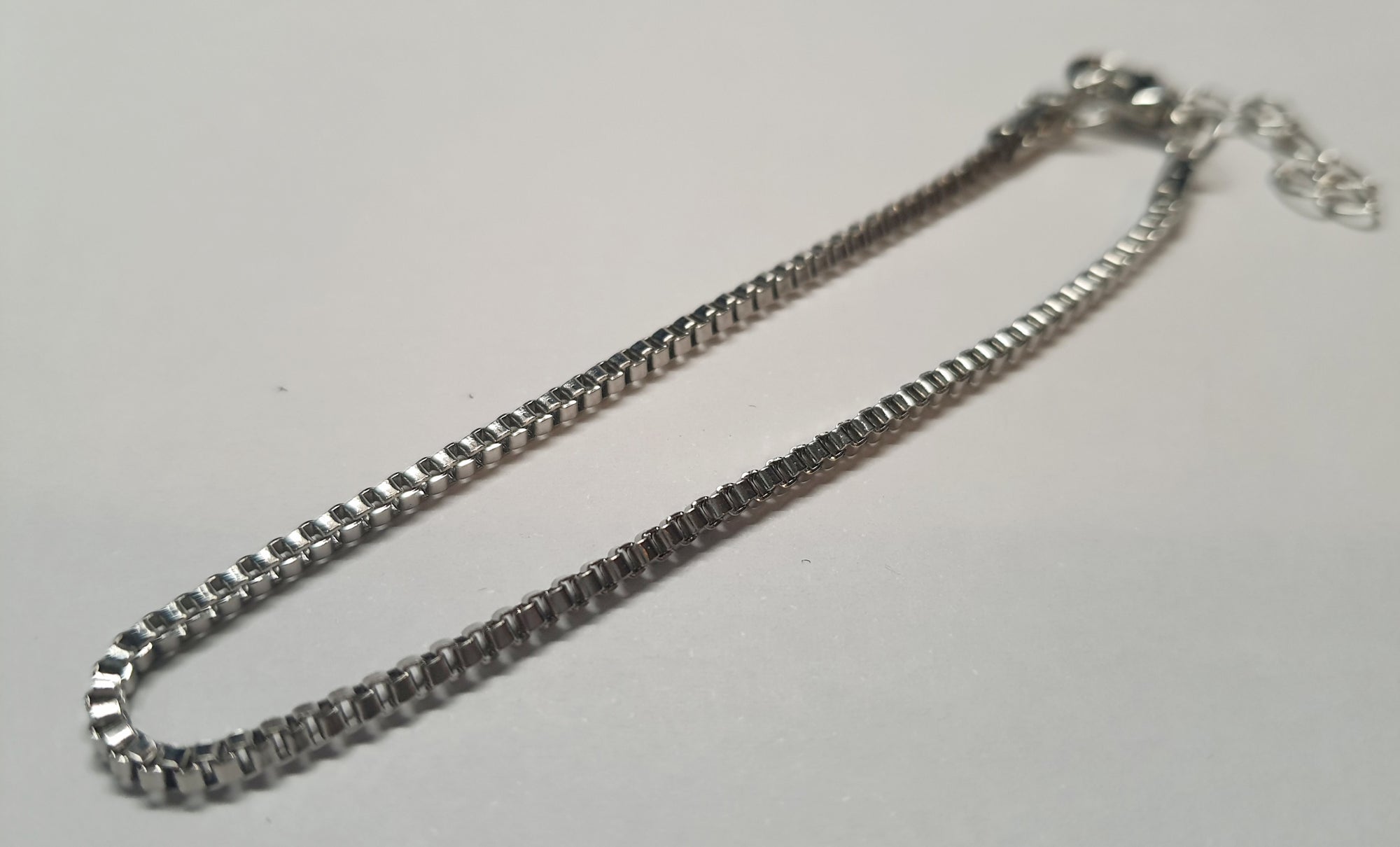 Srebrna bransoletka o splocie kostka, stal chirurgiczna, stal nierdzewna, wodoodporne, hipoalergiczne, jakość premium, długość regulowana 21–28 cm, RougeBizu.