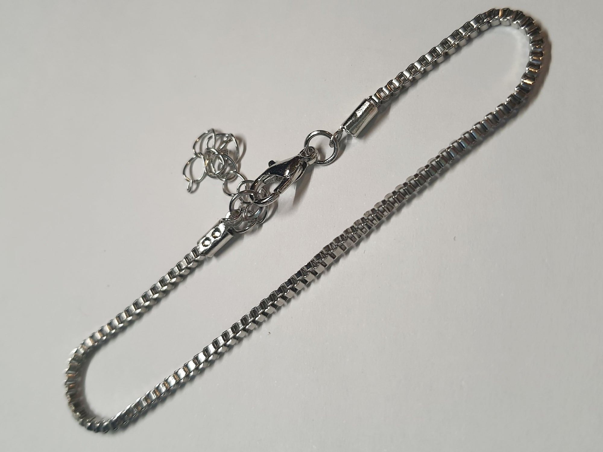 Srebrna bransoletka o splocie kostka, stal chirurgiczna, stal nierdzewna, wodoodporne, hipoalergiczne, jakość premium, długość regulowana 21–28 cm, RougeBizu.