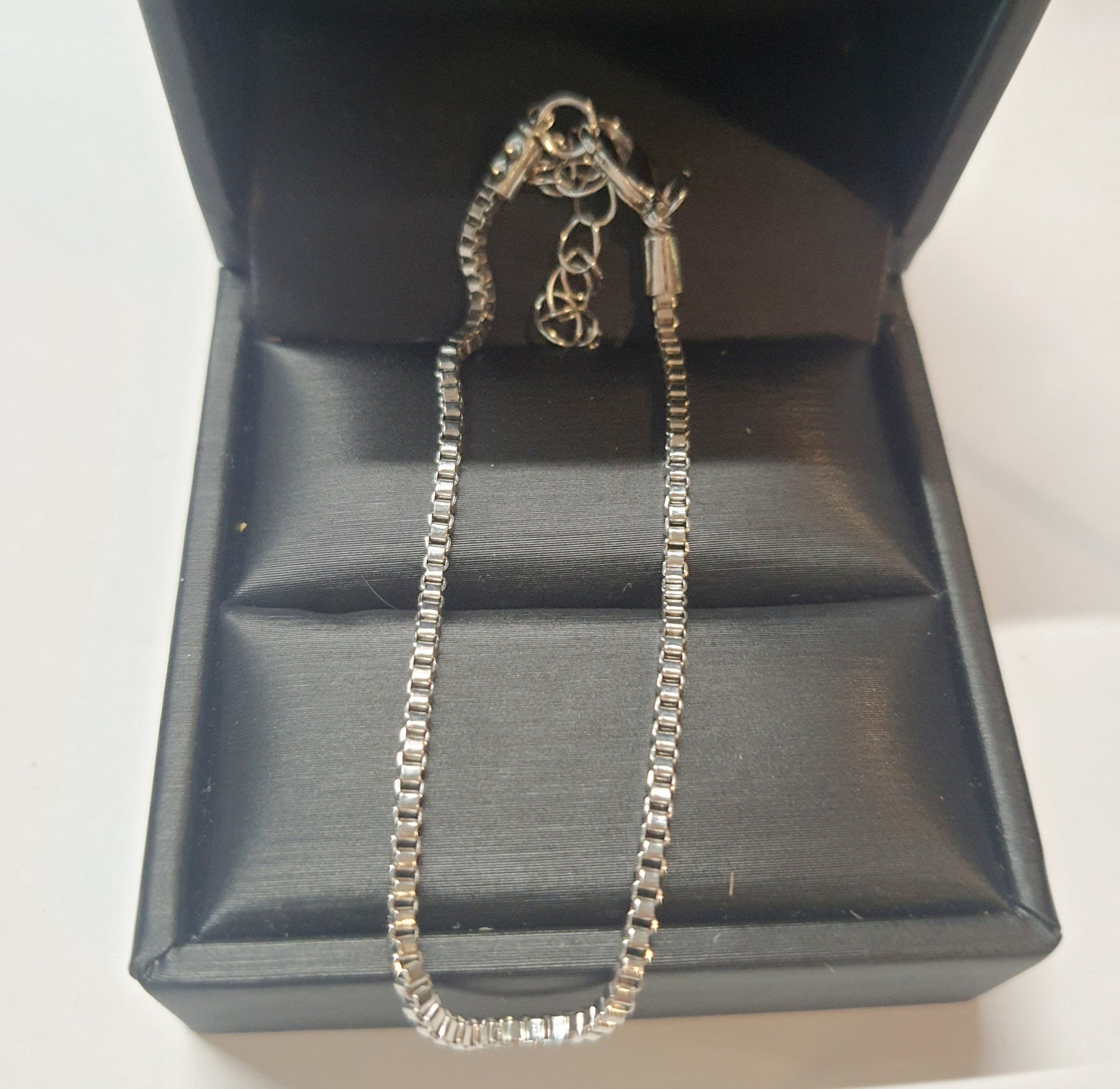 Srebrna bransoletka o splocie kostka, stal chirurgiczna, stal nierdzewna, wodoodporne, hipoalergiczne, jakość premium, długość regulowana 21–28 cm, RougeBizu.