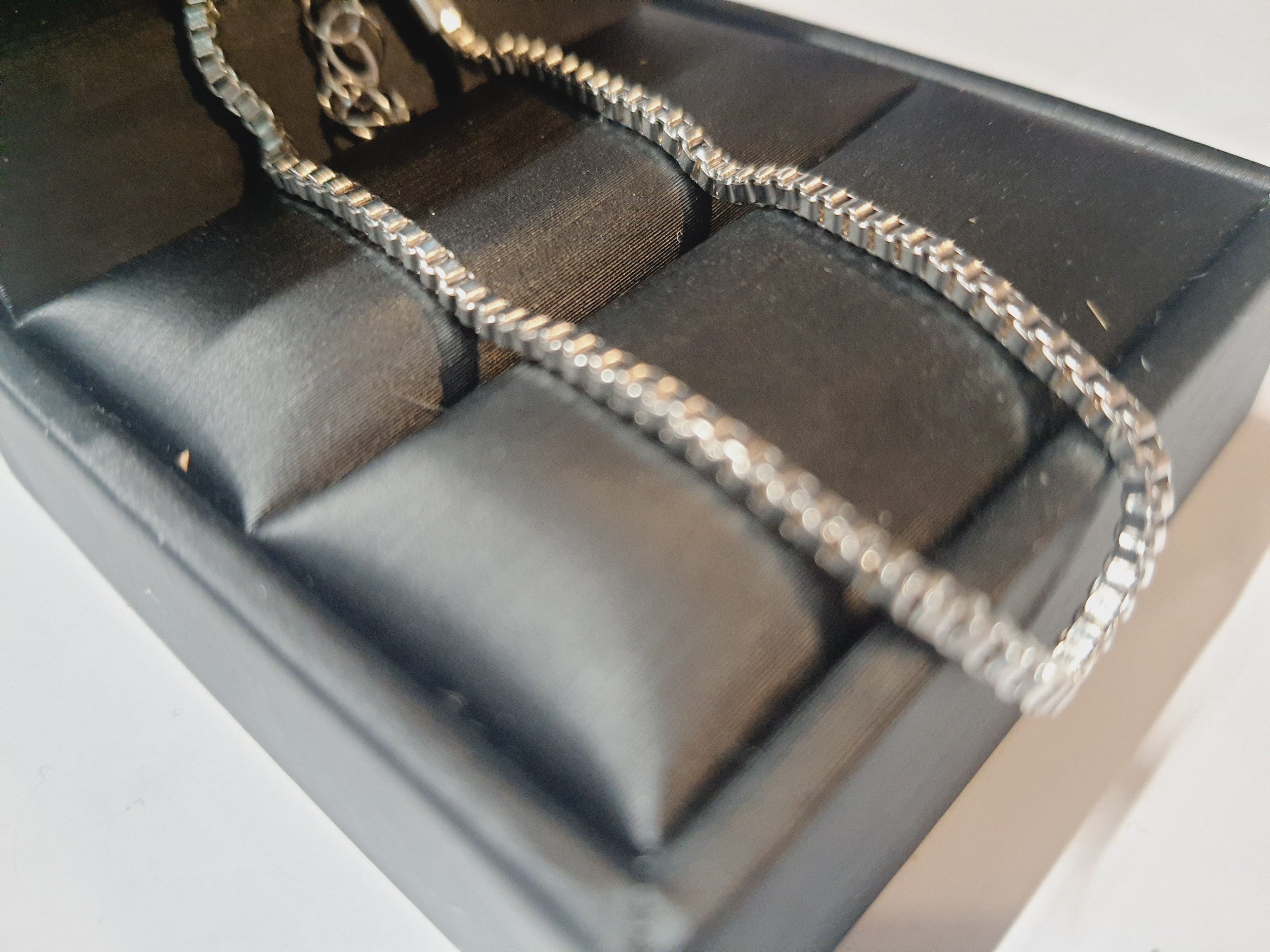 Srebrna bransoletka o splocie kostka, stal chirurgiczna, stal nierdzewna, wodoodporne, hipoalergiczne, jakość premium, długość regulowana 21–28 cm, RougeBizu.