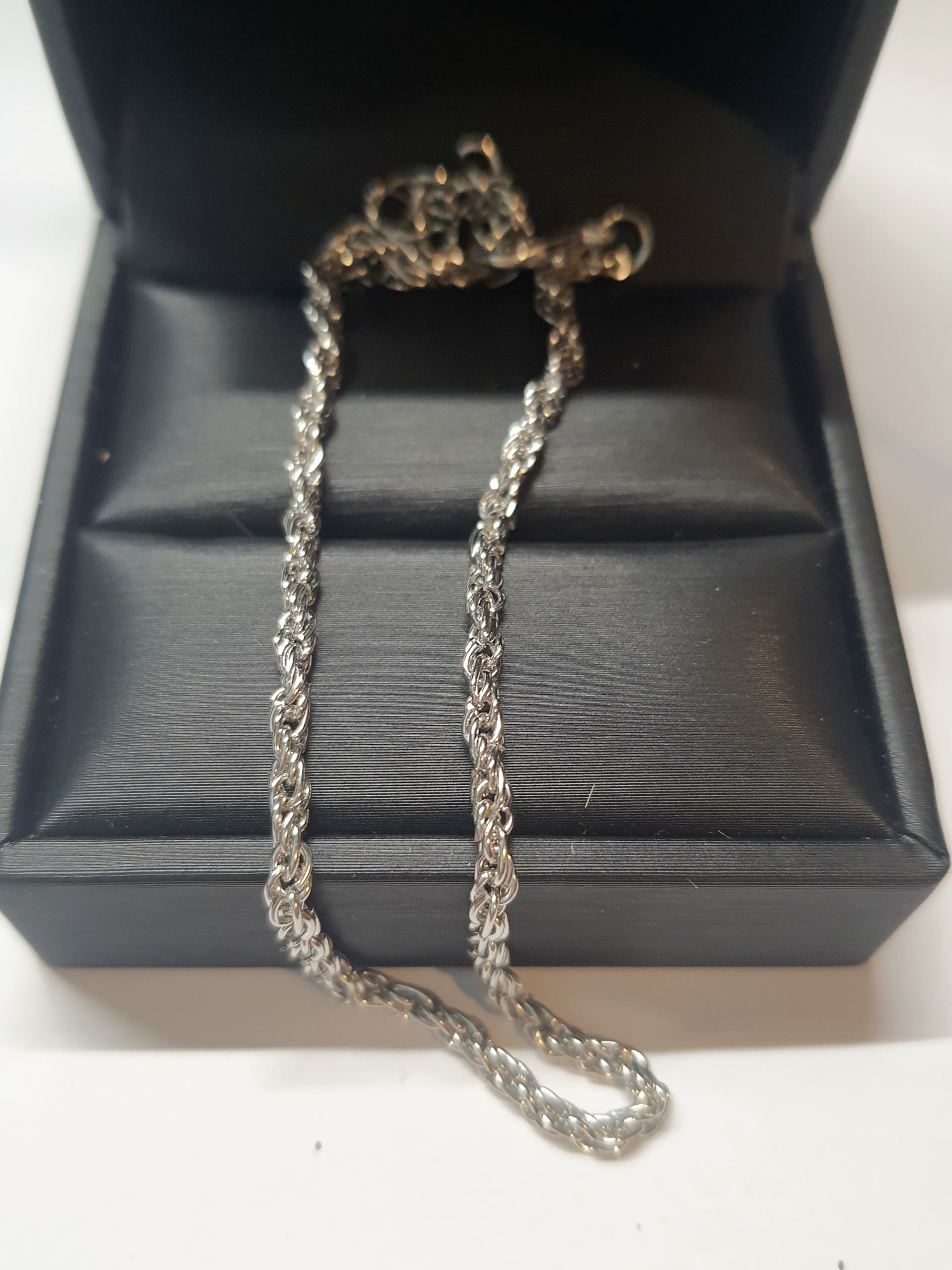 Srebrna bransoletka o splocie kordel, stal chirurgiczna, stal nierdzewna, wodoodporne, hipoalergiczne, jakość premium, długość regulowana 21–28 cm, RougeBizu.