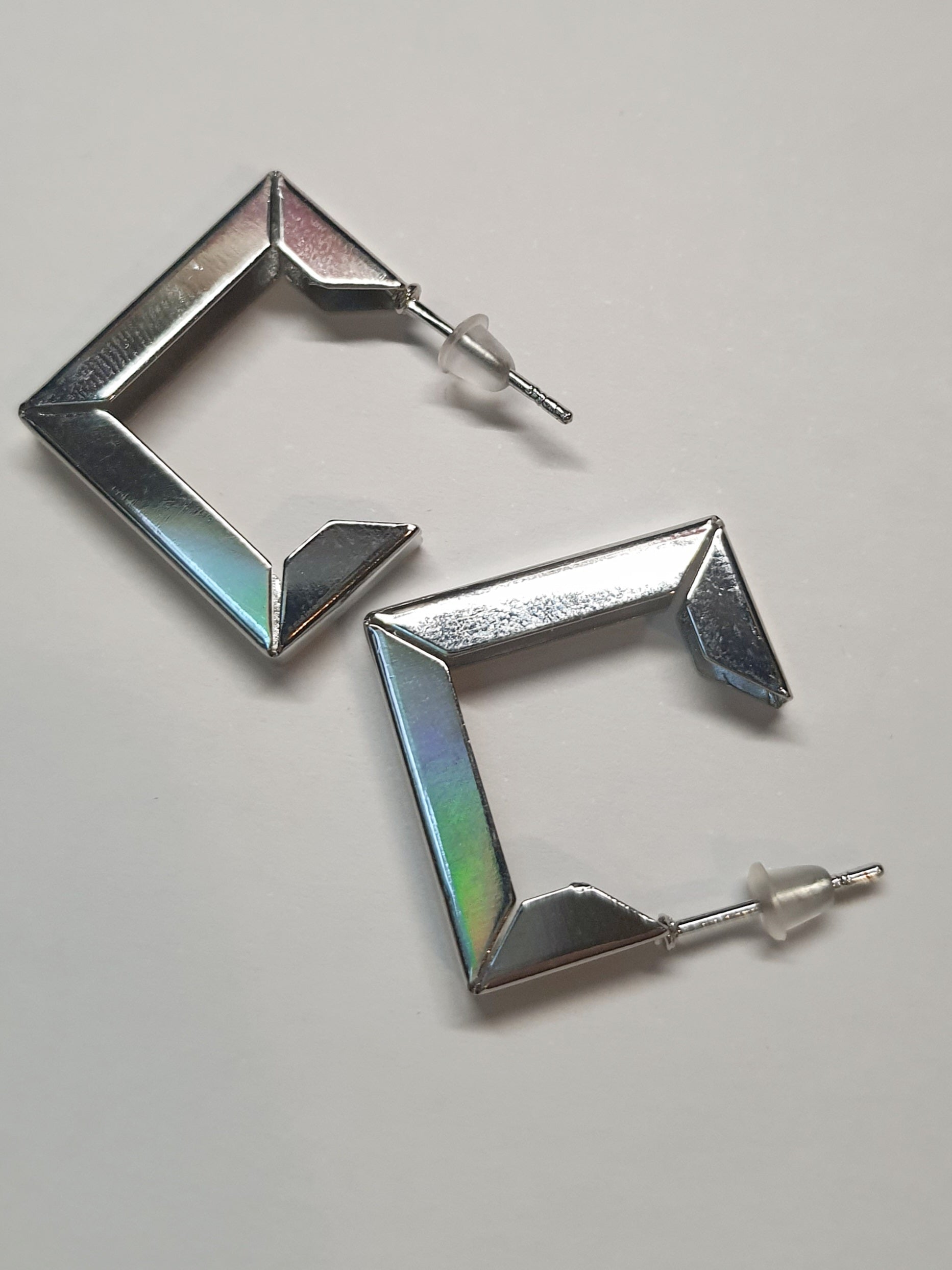 Srebrne kolczyki geometryczne w kształcie kwadratów, średnica 2 cm, stal chirurgiczna, stal nierdzewna, wodoodporne, hipoalergiczne, jakość premium, RougeBizu.