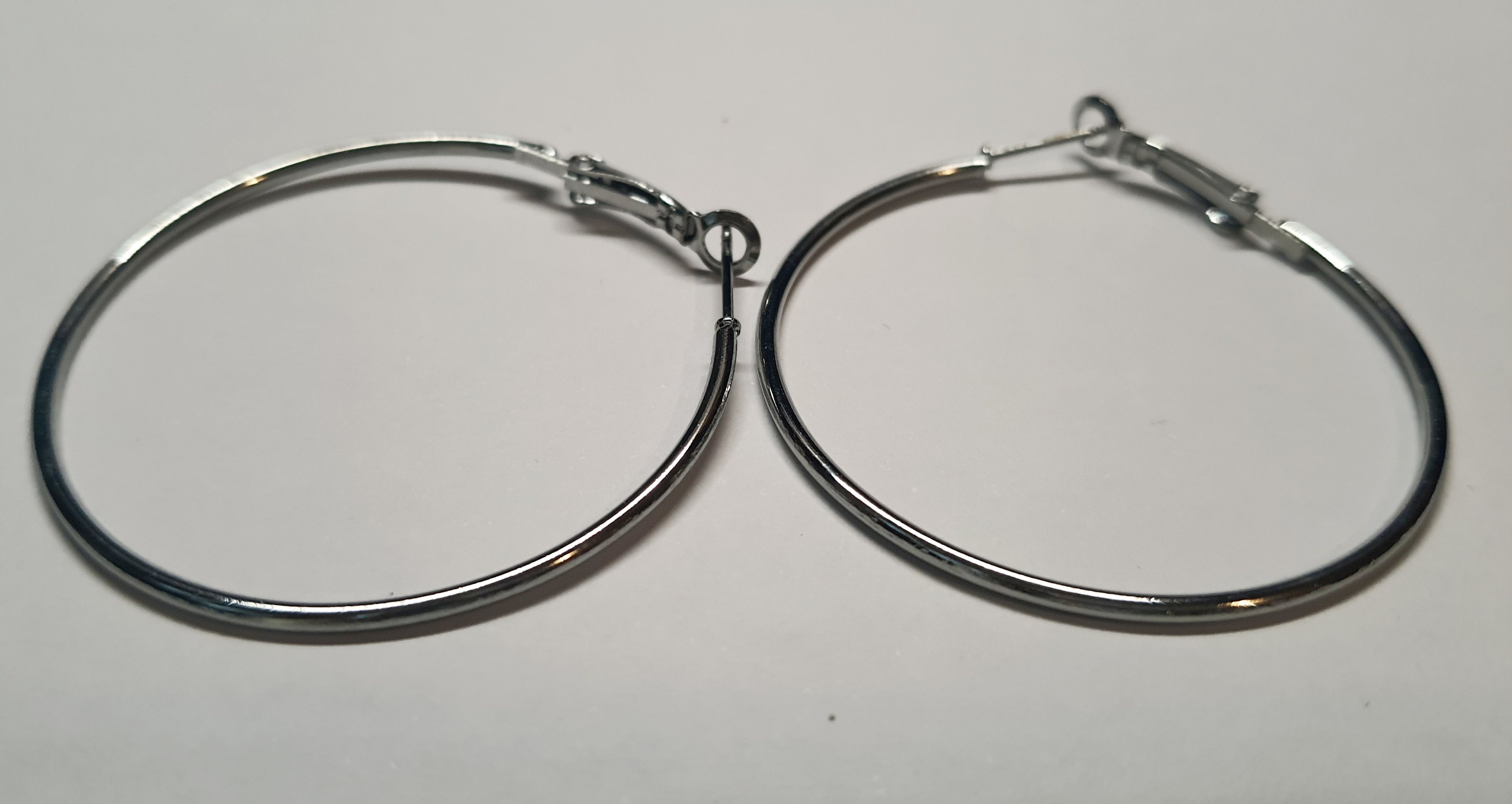 Srebrne kolczyki klasyczne kółka o średnicy 4,5 cm, stal chirurgiczna, stal nierdzewna, wodoodporne, hipoalergiczne, jakość premium, RougeBizu.