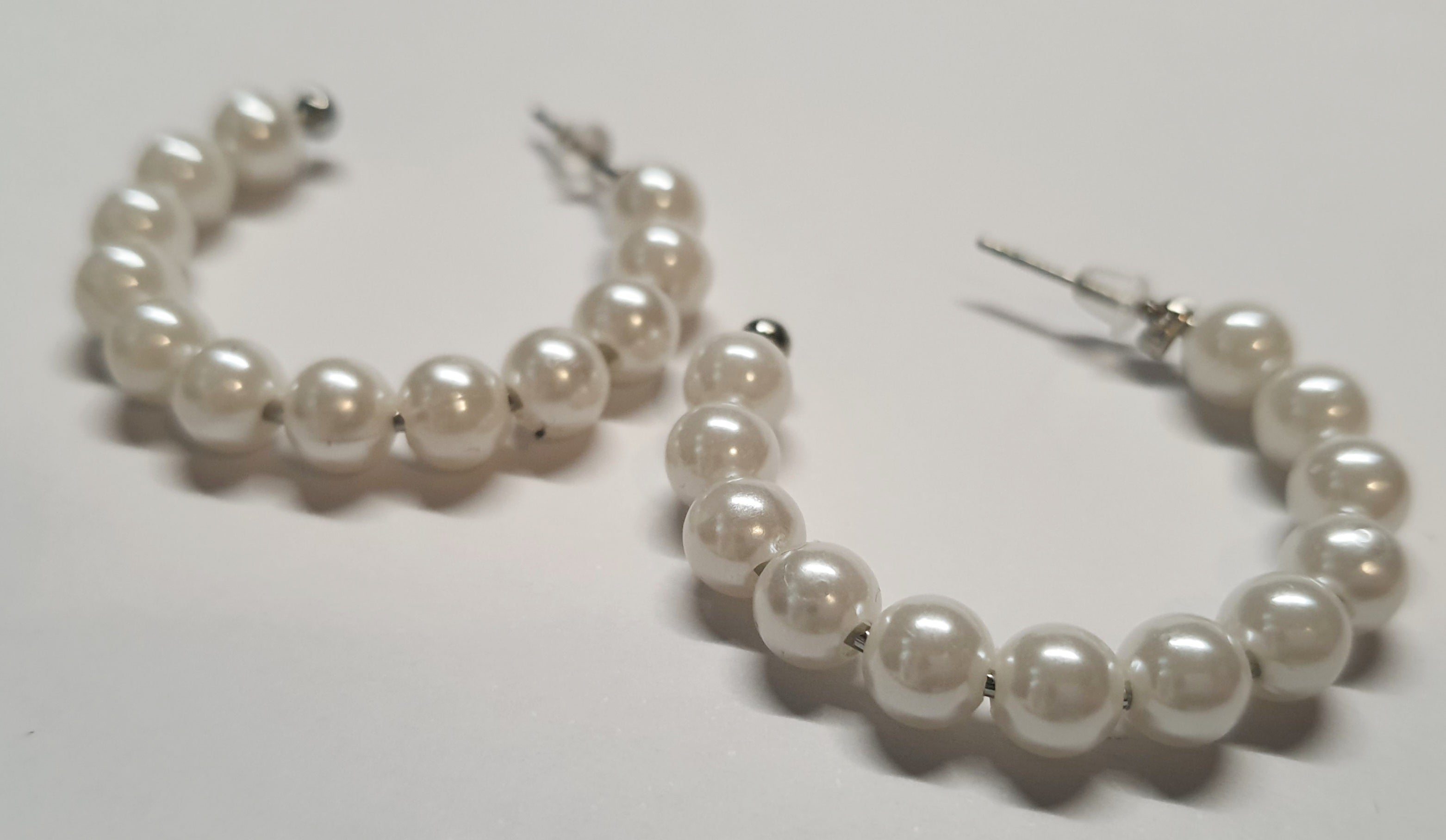 Srebrne kolczyki kółka z perłami o średnicy 3,5 cm, stal chirurgiczna, stal nierdzewna, wodoodporne, hipoalergiczne, jakość premium, RougeBizu.