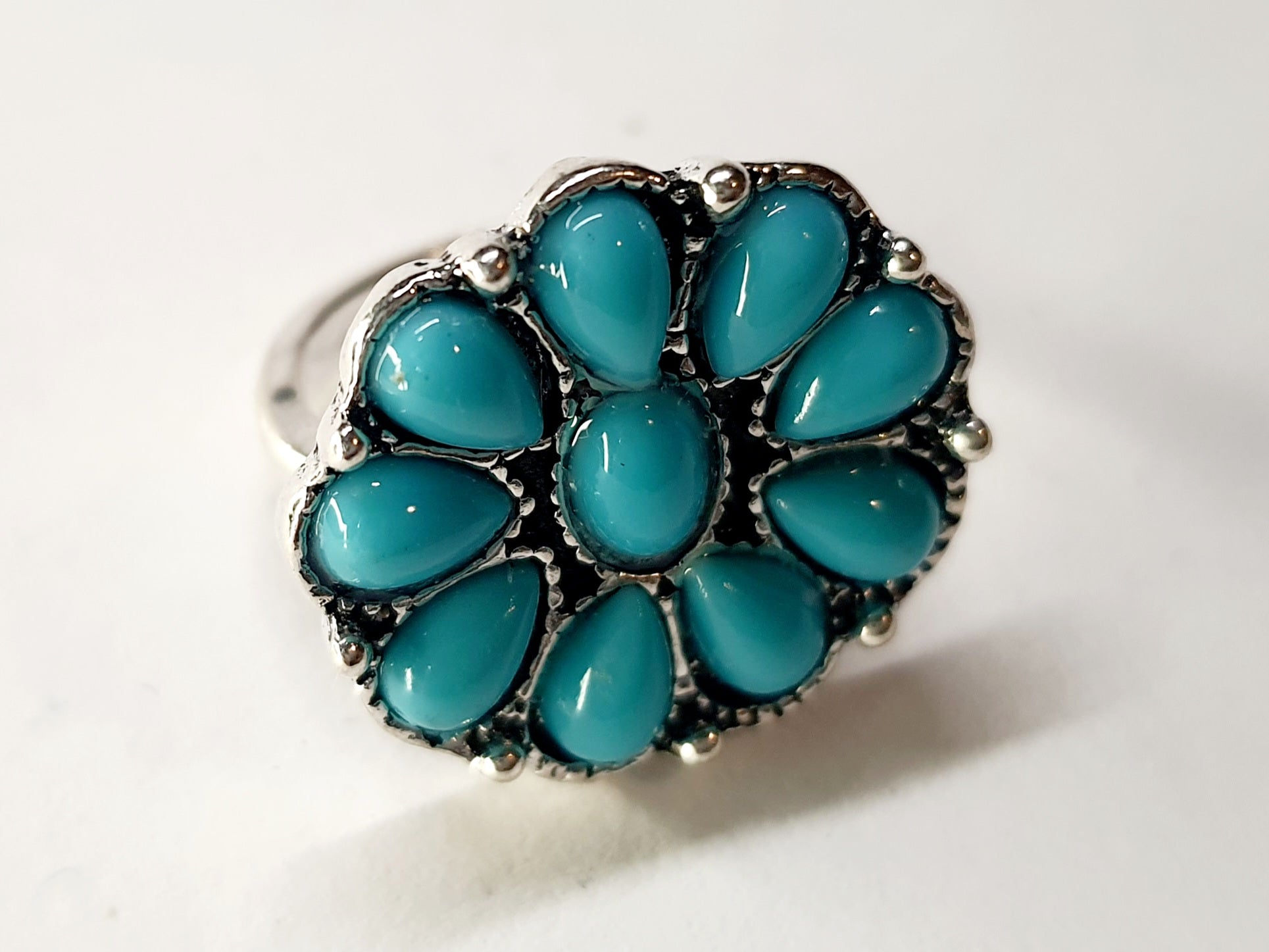 Pierścionek w kształcie kwiatka z turkusowych łez, stal nierdzewna, stal chirurgiczna, rozmiar 16 mm, styl boho vintage, srebrna obrączka, wodoodporne, hipoalergiczne, jakość premium, Rouge Bizu.