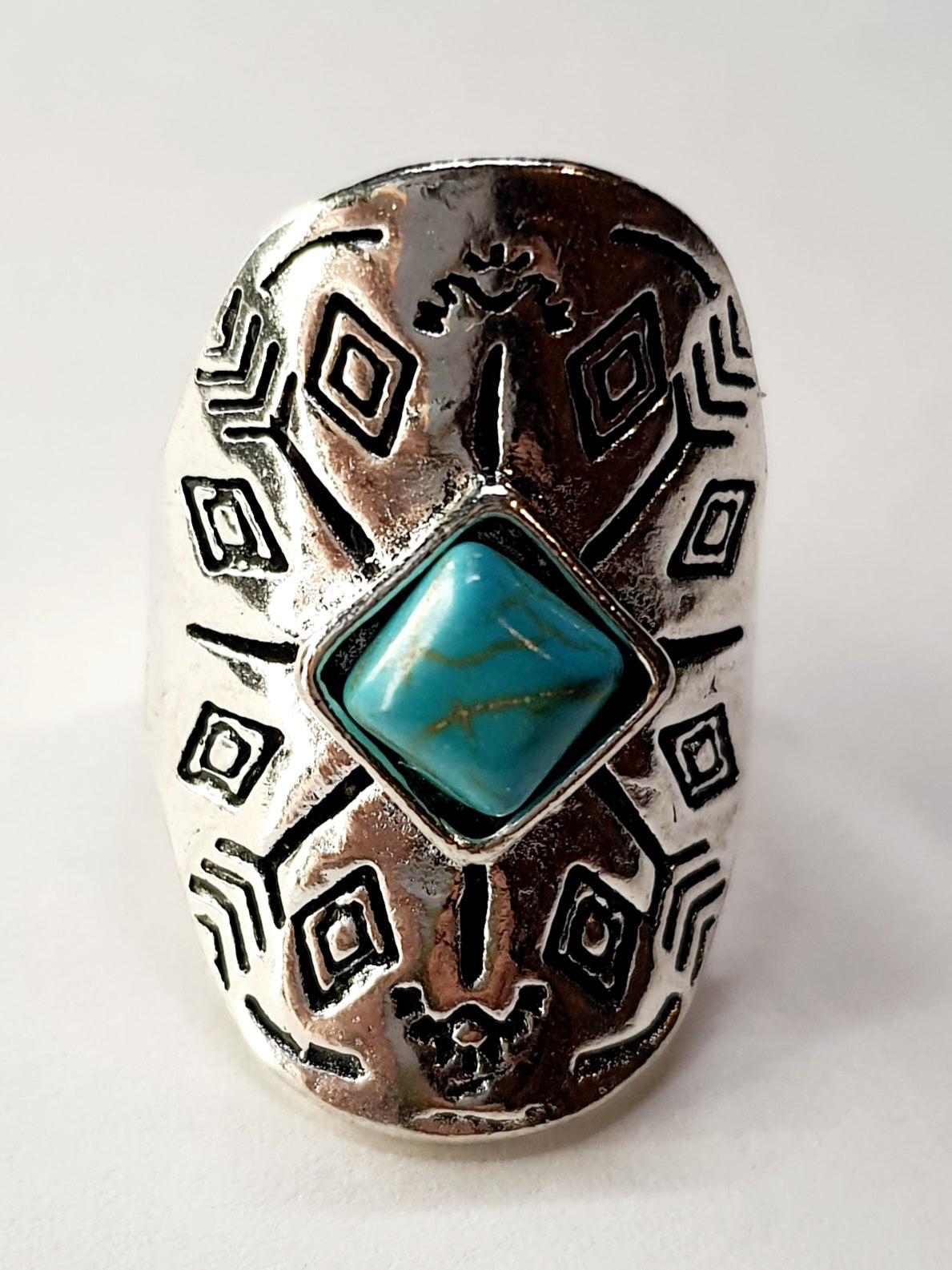 Pierścionek z turkusowym kamieniem – duch pustyni w srebrnej oprawie