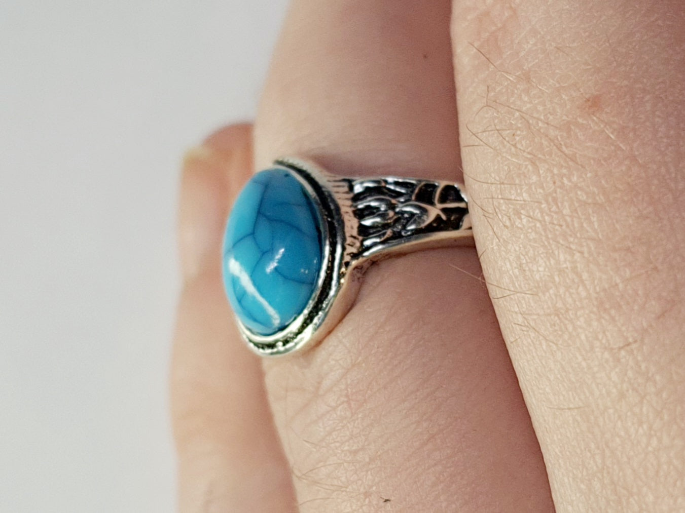 Pierścionek srebrny z turkusowym kamieniem w kształcie łezki, stal nierdzewna, stal chirurgiczna, styl boho vintage, rozmiar 16 mm, wodoodporne, hipoalergiczne, jakość premium, Rouge Bizu.