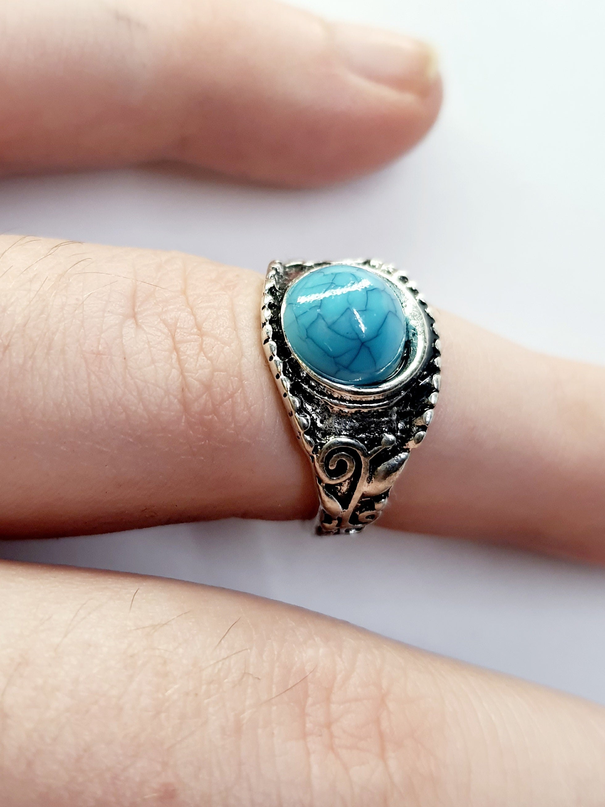 Pierścionek srebrny z turkusowym kamieniem, stal nierdzewna, stal chirurgiczna, styl vintage boho, rozmiar 15 mm, wodoodporne, hipoalergiczne, jakość premium, Rouge Bizu.