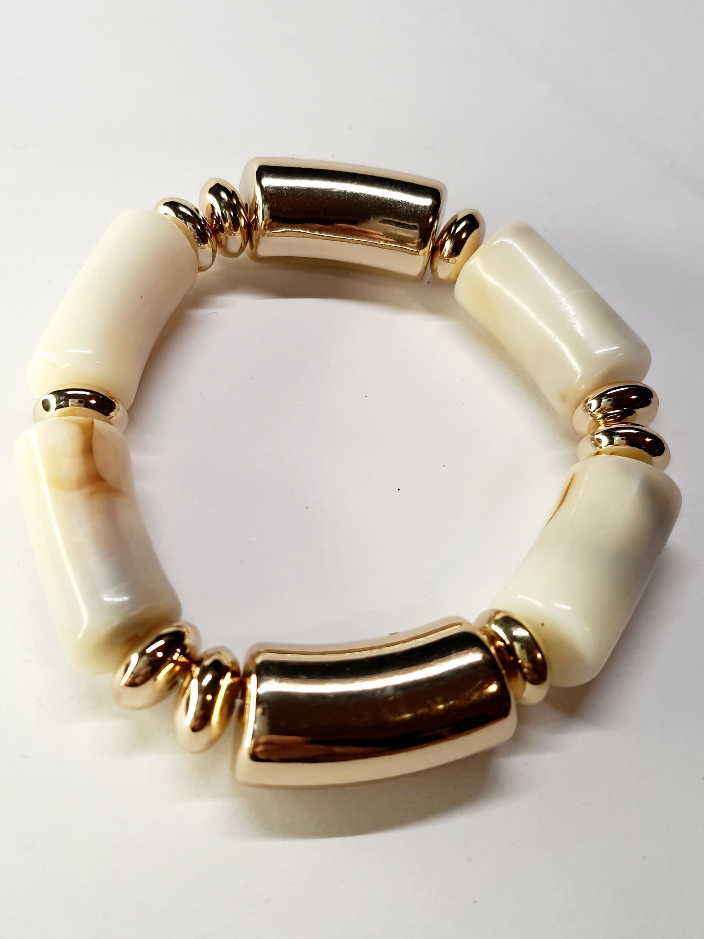 Bransoletka akrylowa w kolorze kości słoniowej, o średnicy 6 cm, w stylu retro i minimalistycznym. Stal nierdzewna, stal chirurgiczna, wodoodporne, hipoalergiczne, jakość premium, Rouge Bizu.