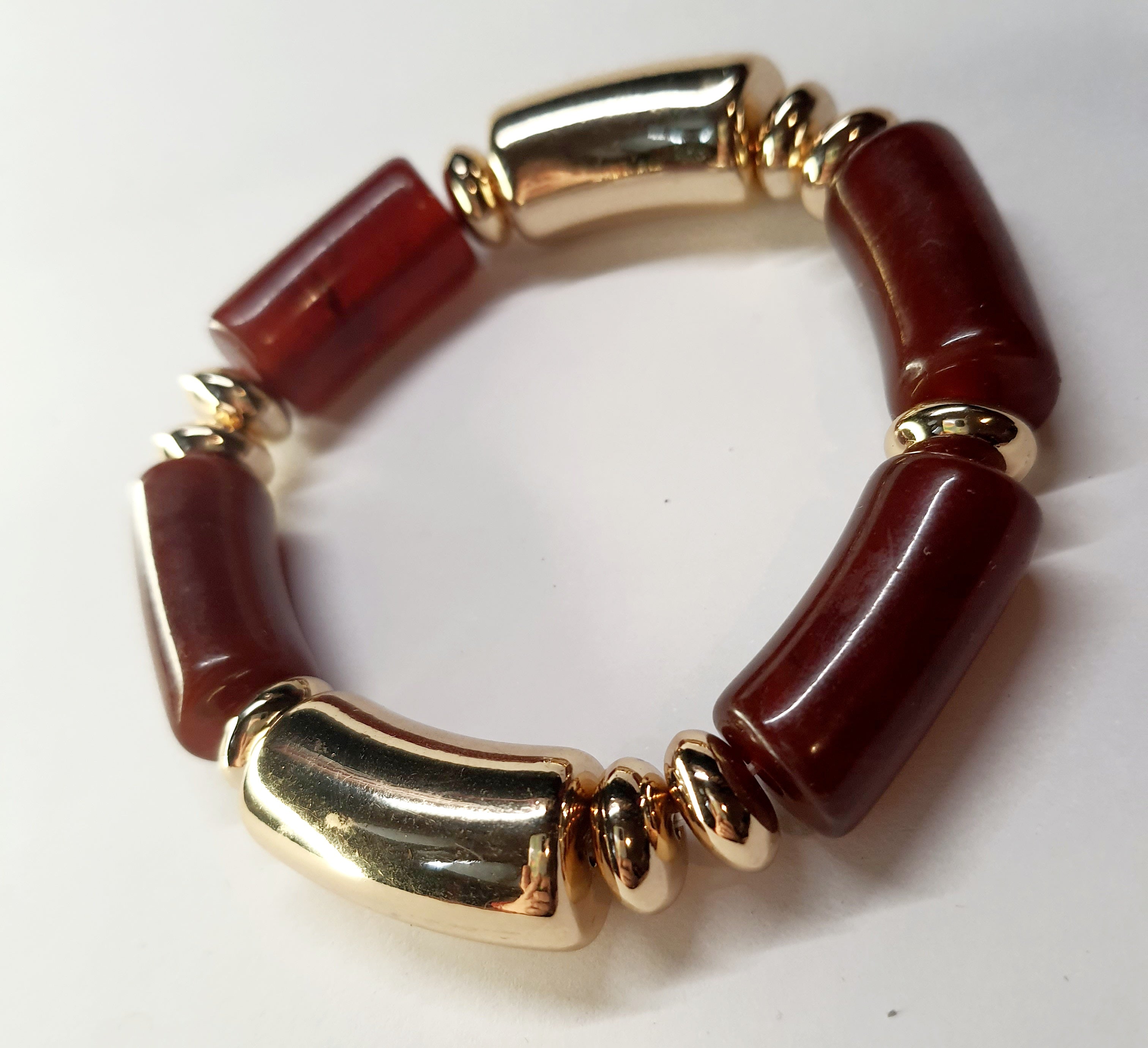 Bransoletka akrylowa w kolorze karmelowego brązu, o średnicy 6 cm, w stylu retro i minimalistycznym. Stal nierdzewna, stal chirurgiczna, wodoodporne, hipoalergiczne, jakość premium, Rouge Bizu.