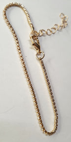 Złota bransoletka tenisowa z cyrkoniami, długość regulowana 17–22 cm, styl glamour i klasyczny. Stal nierdzewna, stal chirurgiczna, wodoodporne, hipoalergiczne, jakość premium, Rouge Bizu.